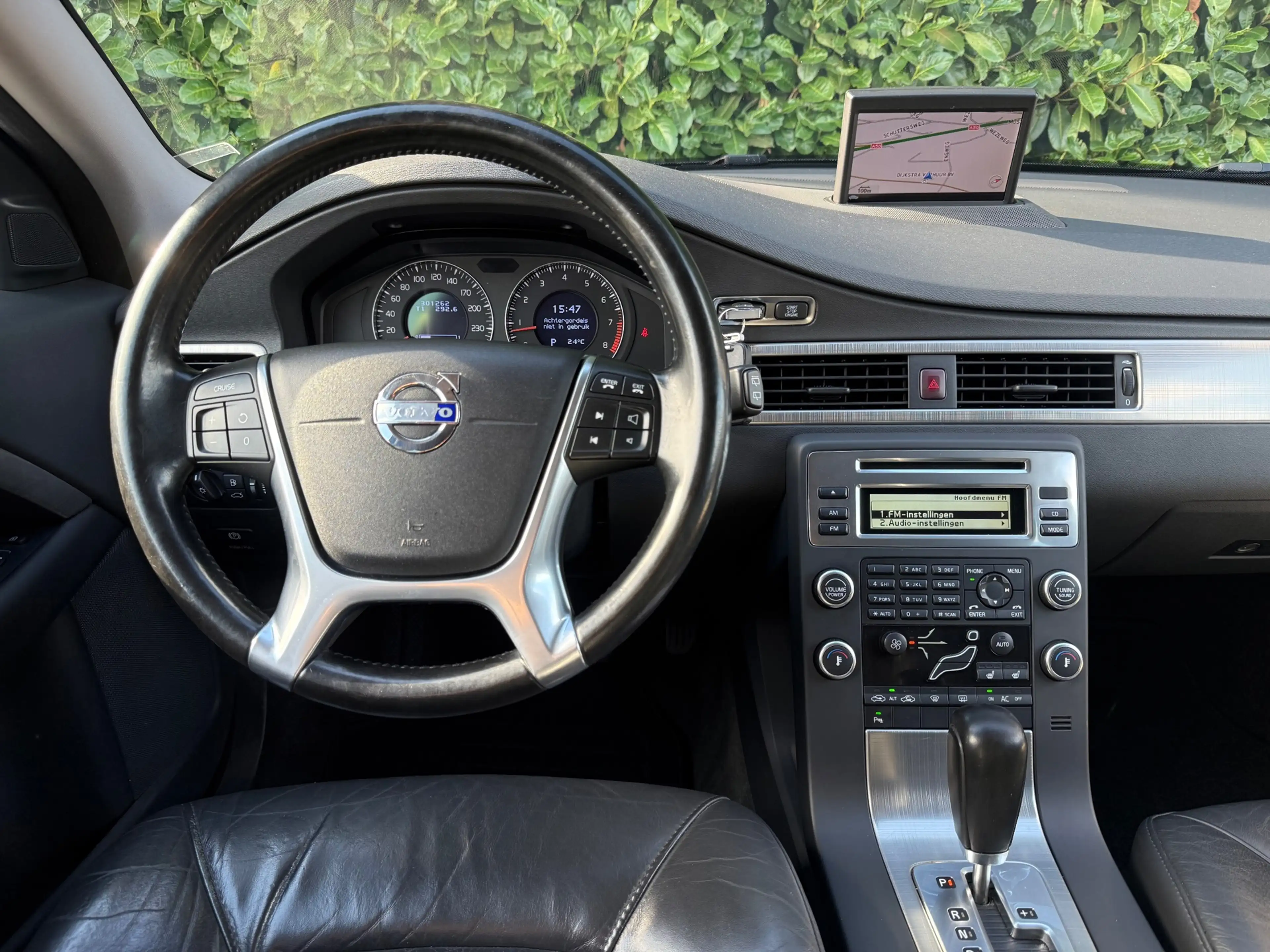 Volvo V70 2.5T Momentum AUT|NWE APK & DB-RIEM|NAVI|TREKH|LEE — photo 15