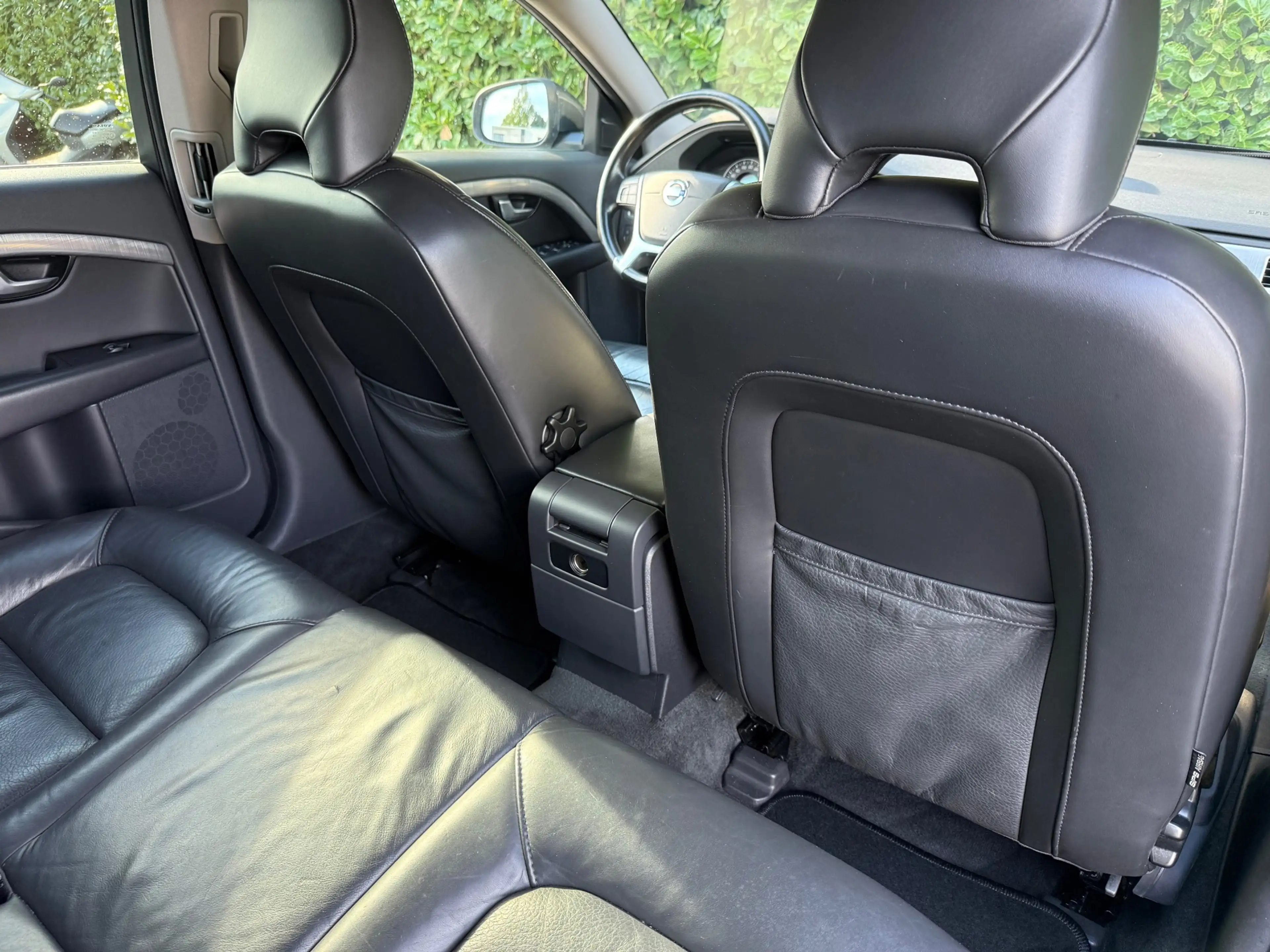 Volvo V70 2.5T Momentum AUT|NWE APK & DB-RIEM|NAVI|TREKH|LEE — photo 12