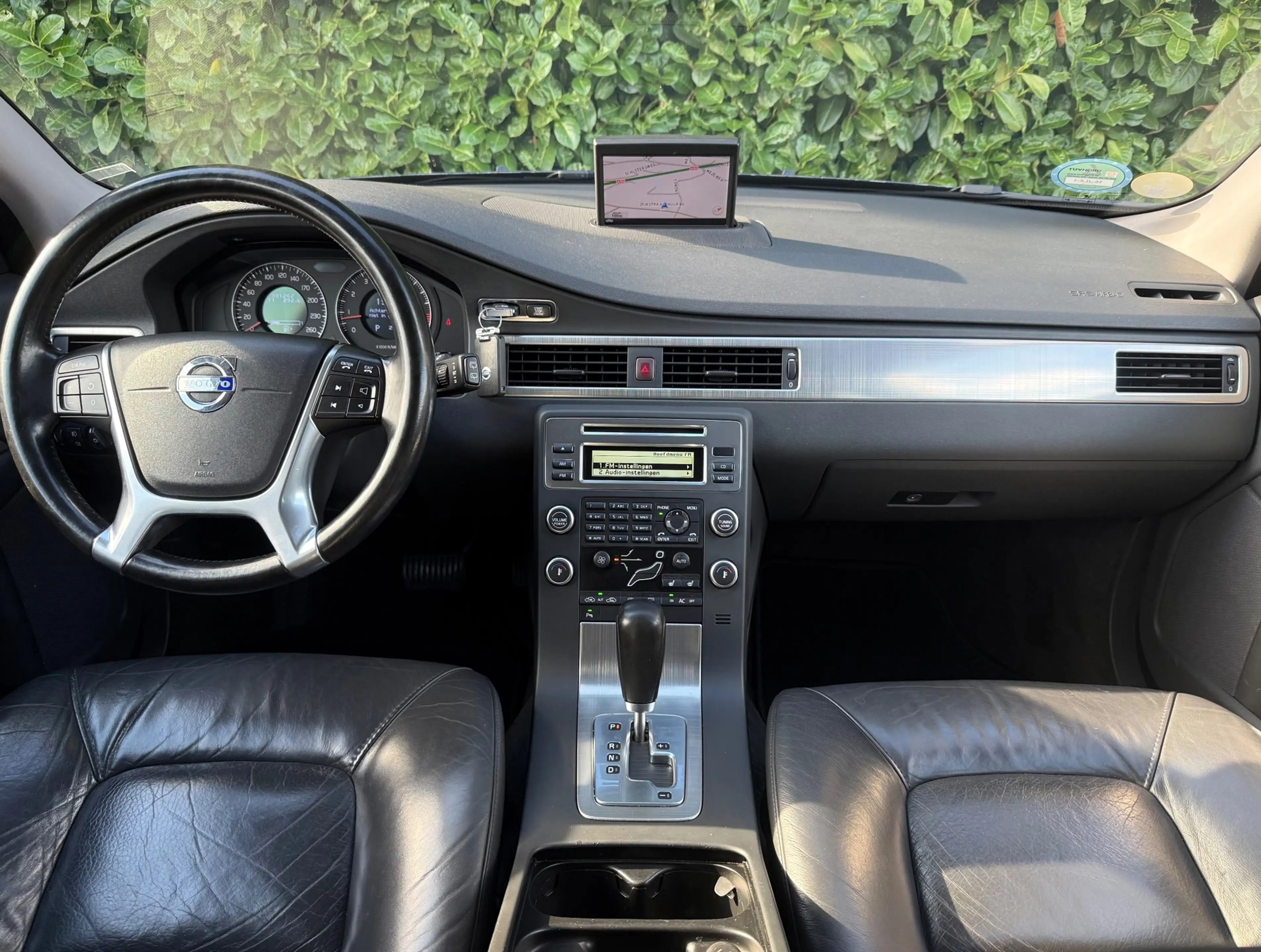 Volvo V70 2.5T Momentum AUT|NWE APK & DB-RIEM|NAVI|TREKH|LEE — photo 3