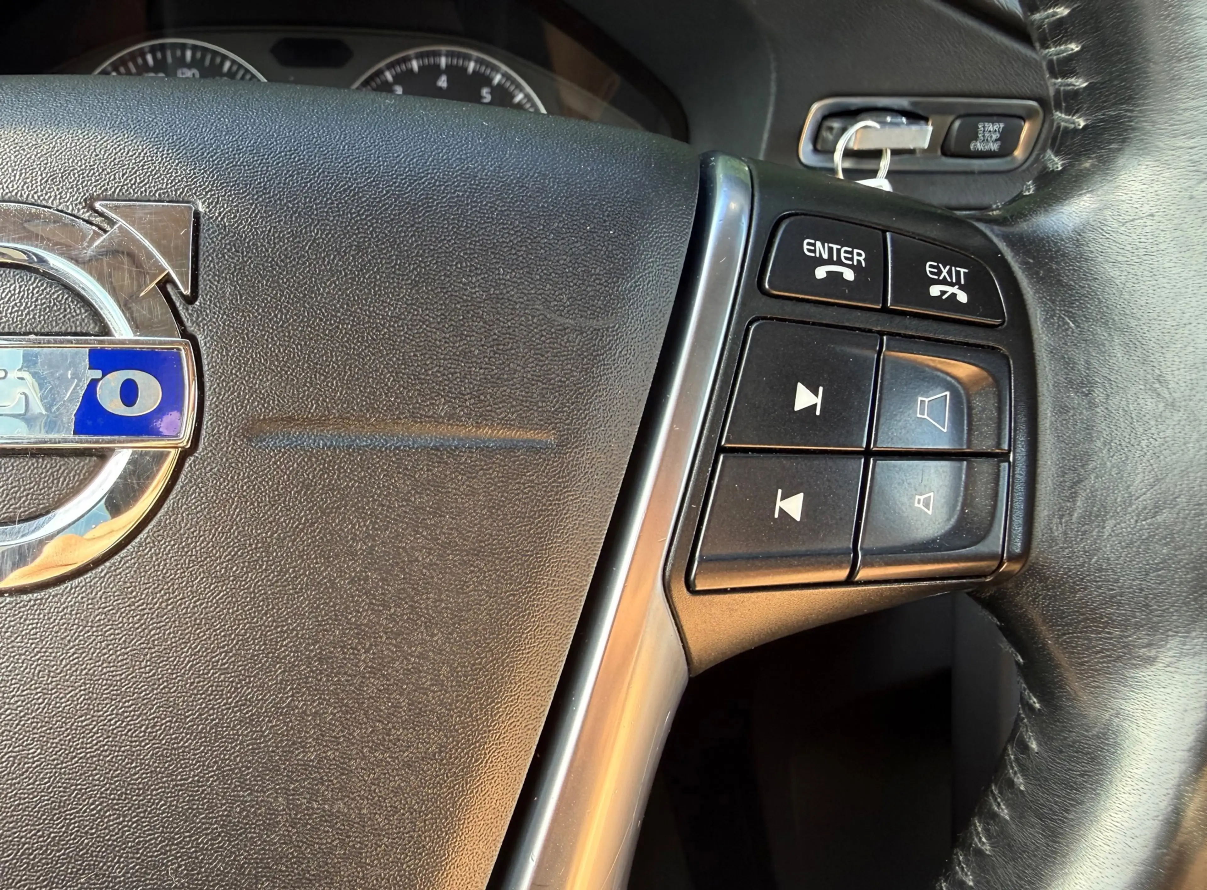 Volvo V70 2.5T Momentum AUT|NWE APK & DB-RIEM|NAVI|TREKH|LEE — photo 22