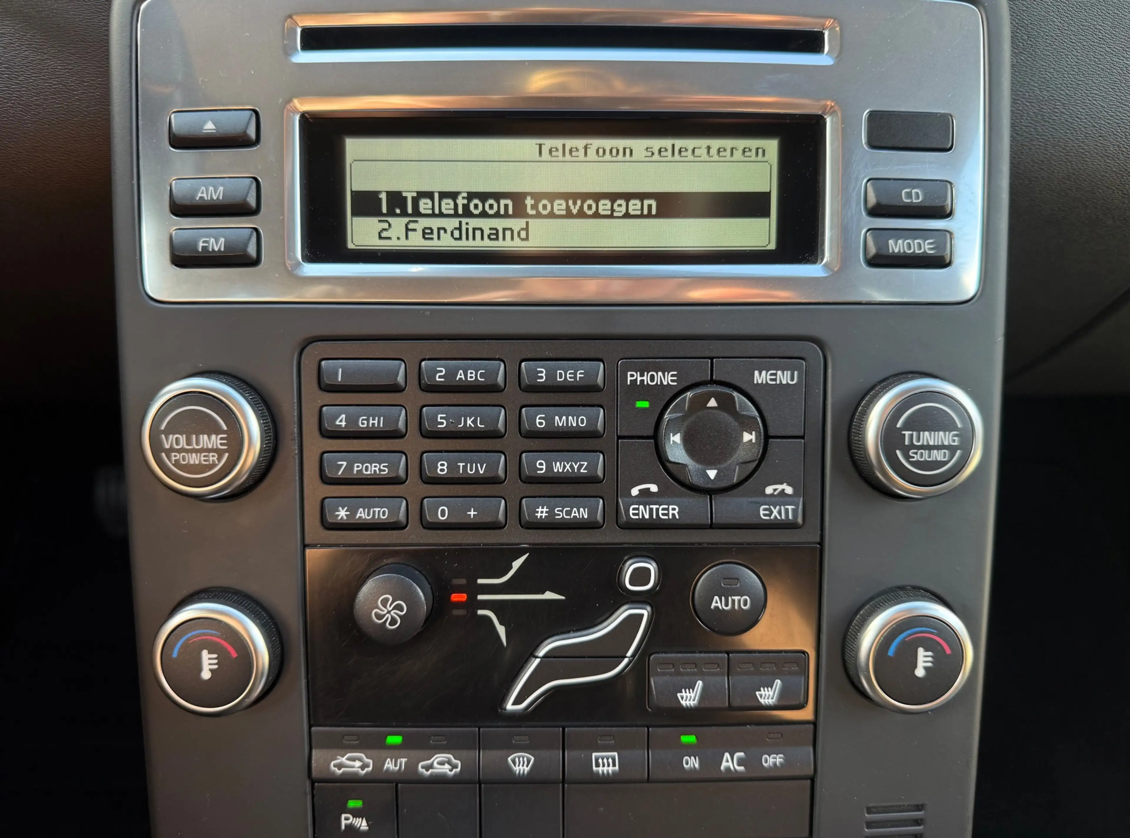 Volvo V70 2.5T Momentum AUT|NWE APK & DB-RIEM|NAVI|TREKH|LEE — photo 16