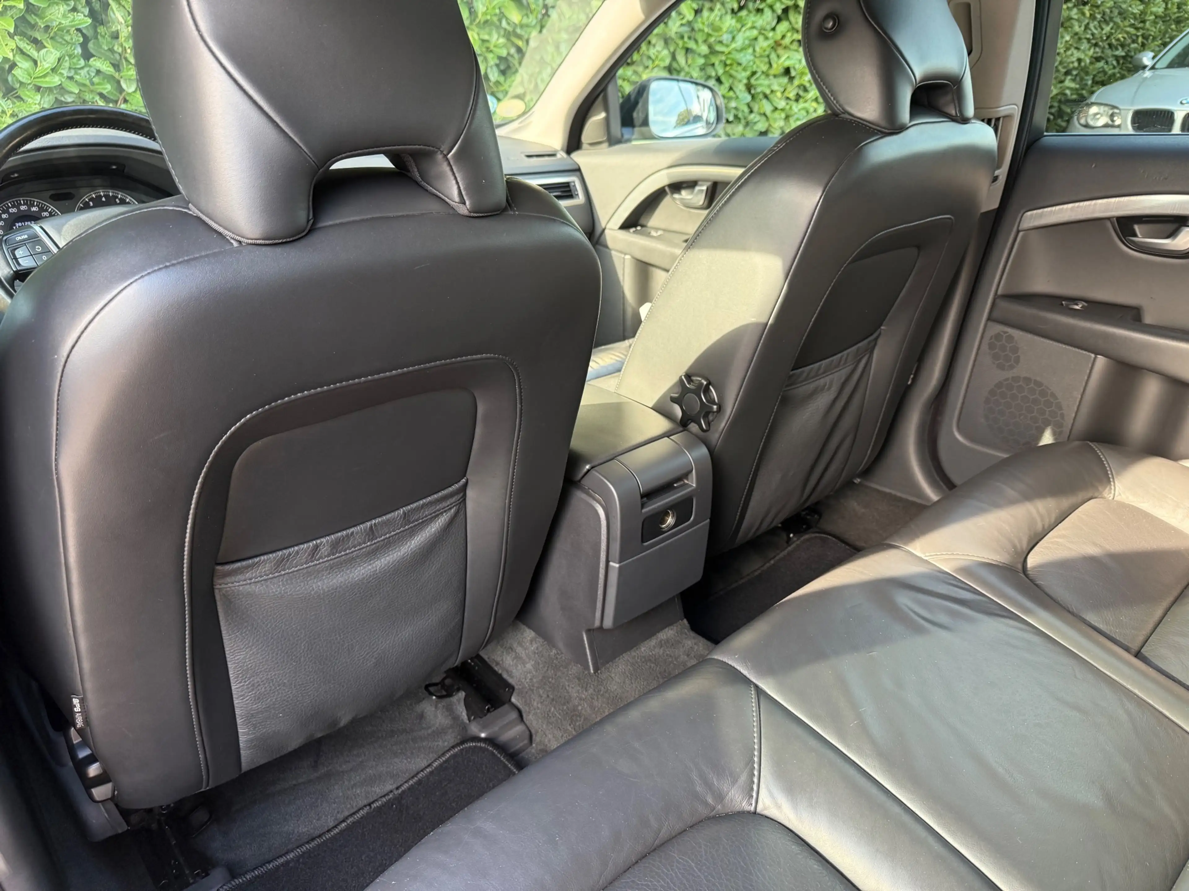 Volvo V70 2.5T Momentum AUT|NWE APK & DB-RIEM|NAVI|TREKH|LEE — photo 11