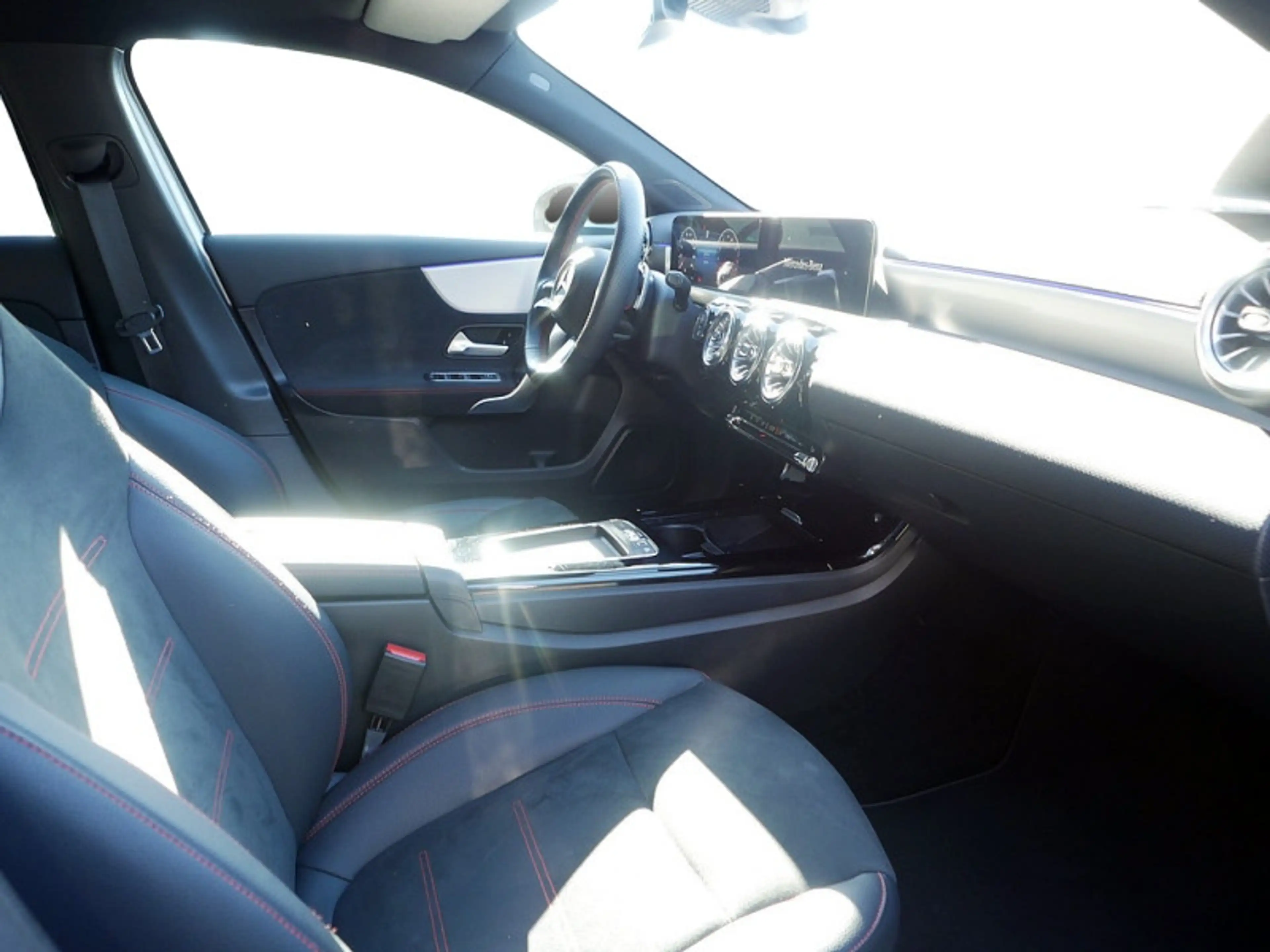 Mercedes-Benz A 200 , AMG Navi LED Kamera Spur PDC SHZ — photo 7