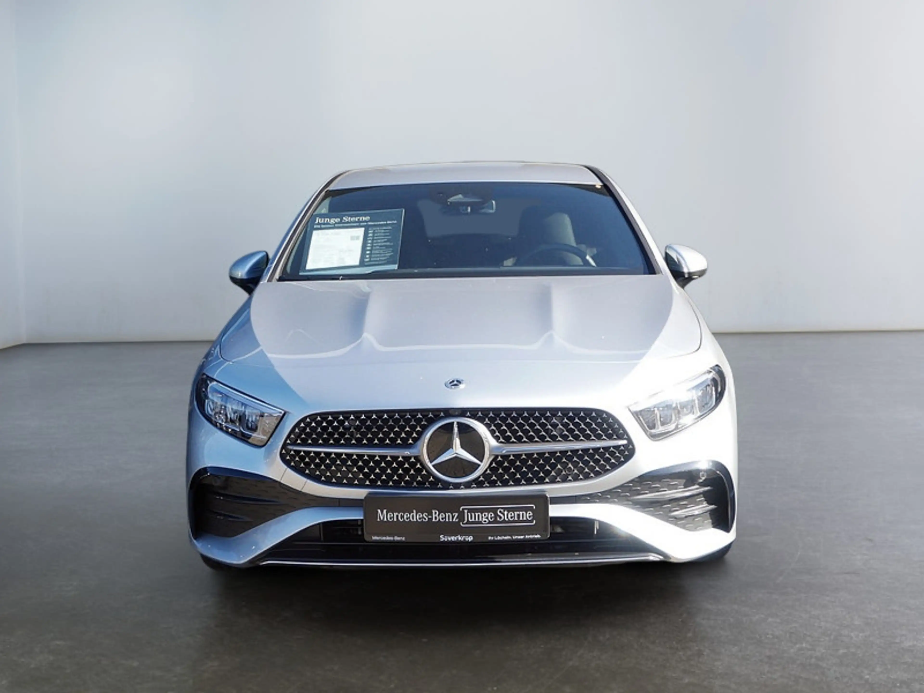 Mercedes-Benz A 200 , AMG Navi LED Kamera Spur PDC SHZ — photo 5