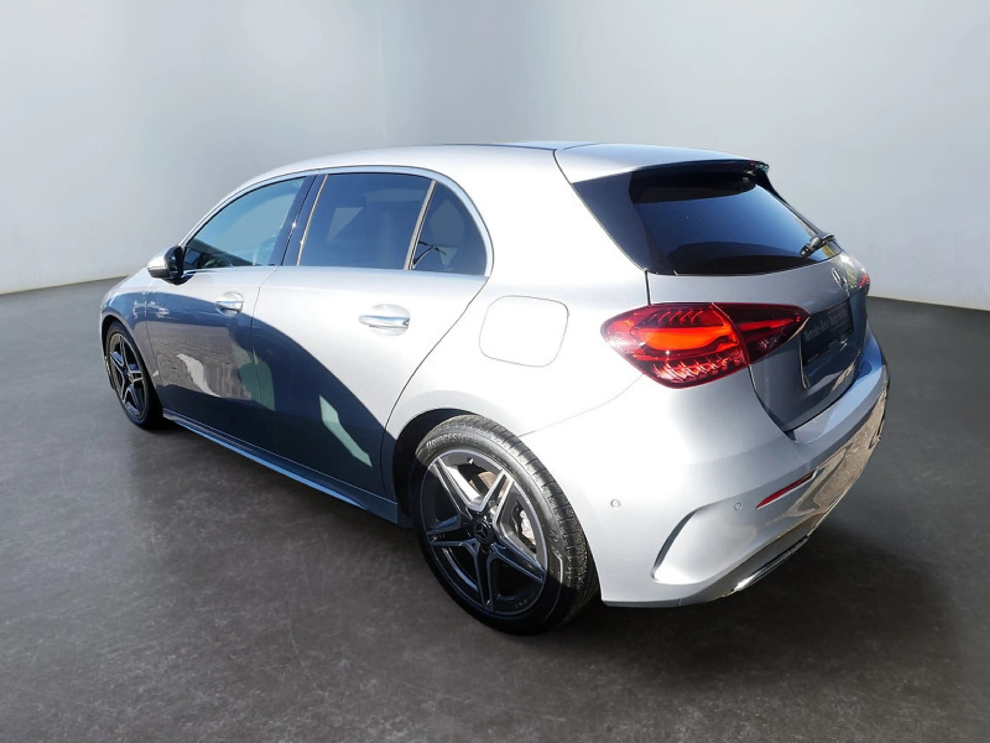 Mercedes-Benz A 200 , AMG Navi LED Kamera Spur PDC SHZ — photo 6