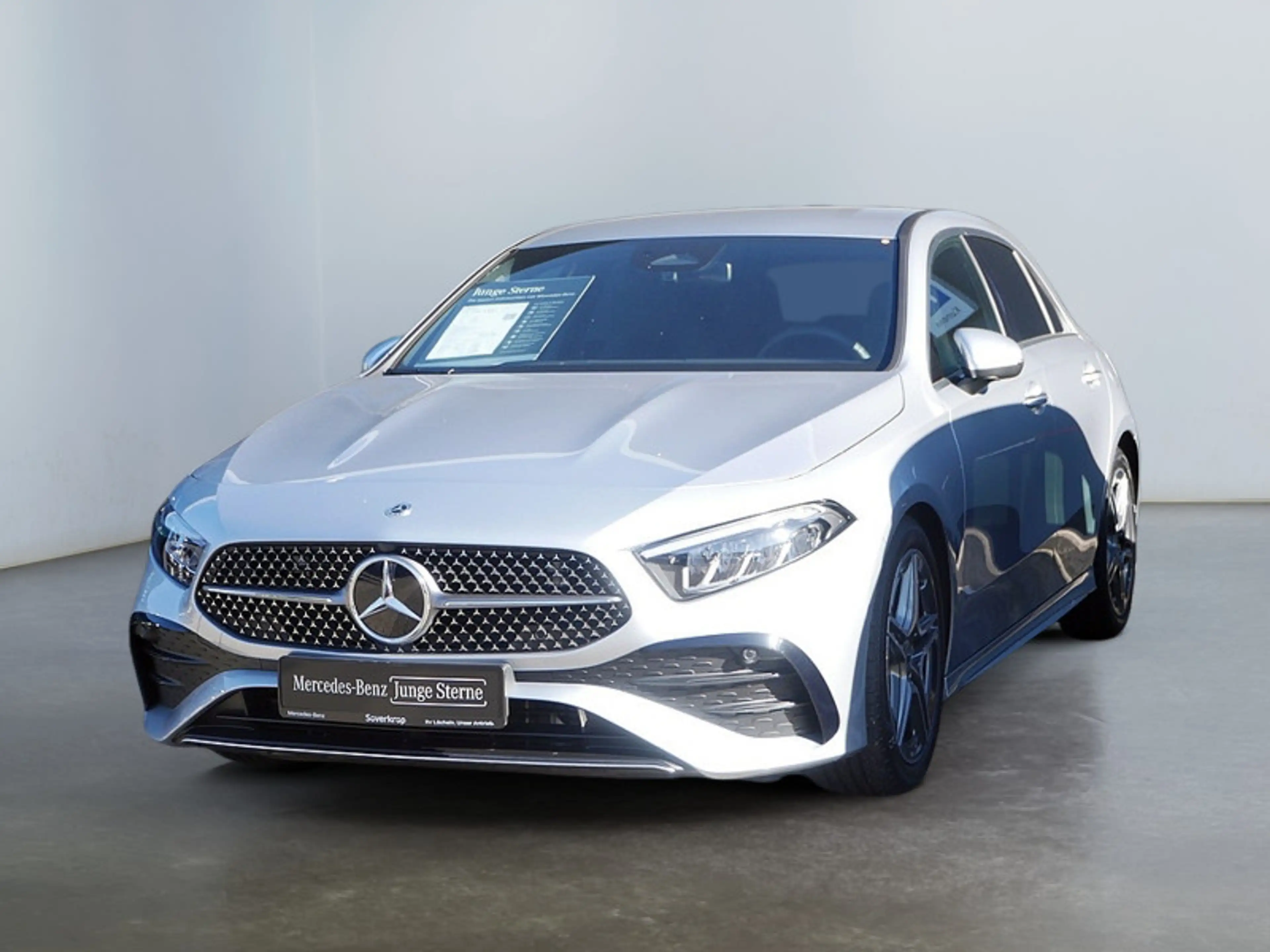 Mercedes-Benz A 200 , AMG Navi LED Kamera Spur PDC SHZ — photo 2
