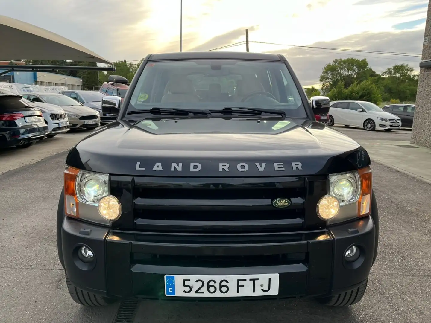 Land Rover Discovery 2.7TDV6 HSE Zwart - 2