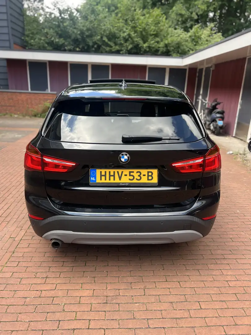 BMW X1 BMW X1 1.5 Sdrive 18I AUT 2016 Zwart 136PK Zwart - 2