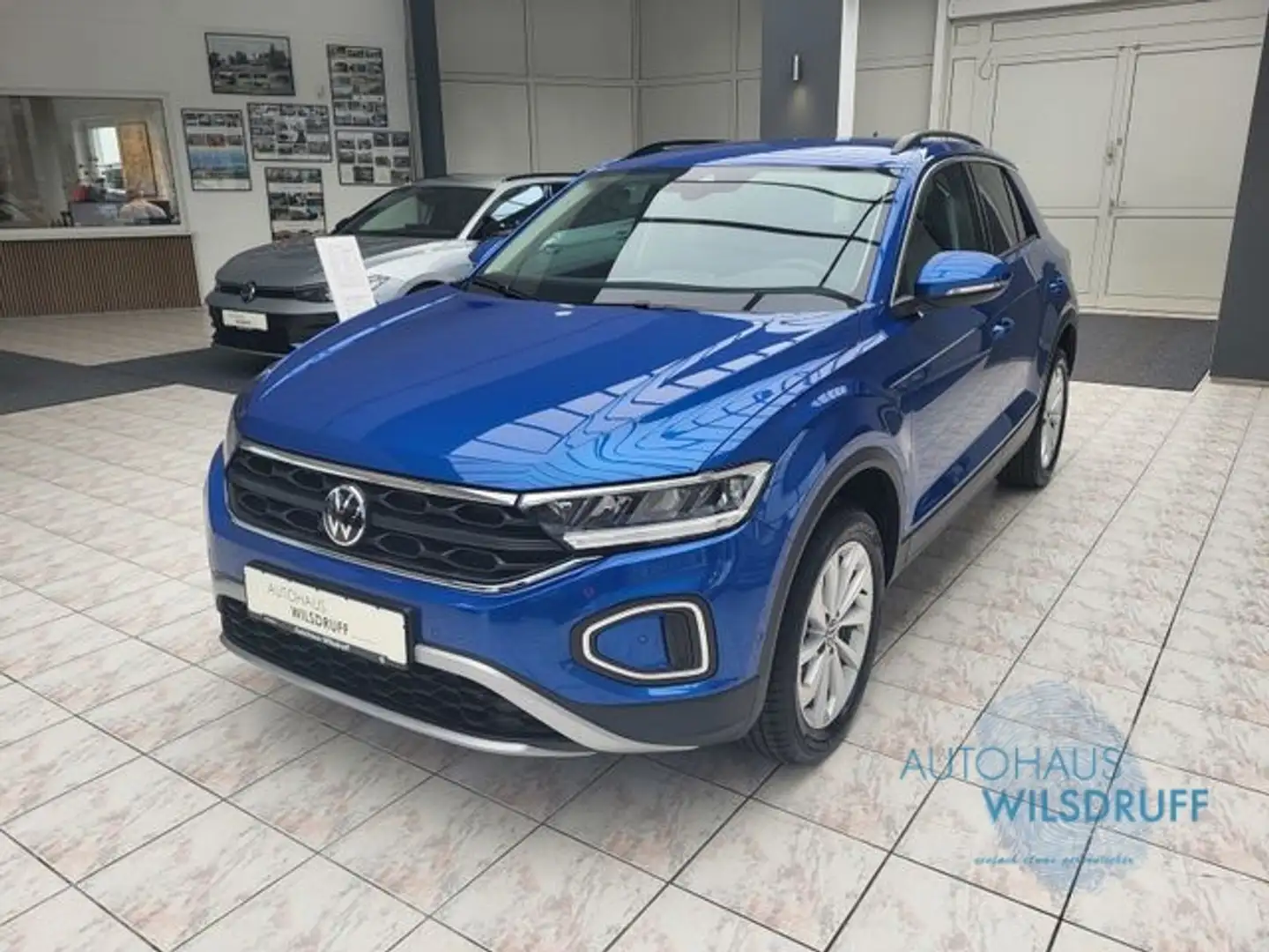 Volkswagen T-Roc 1.5 TSi Life ACC LED KAMERA SHZ Smart-Link Blauw - 2