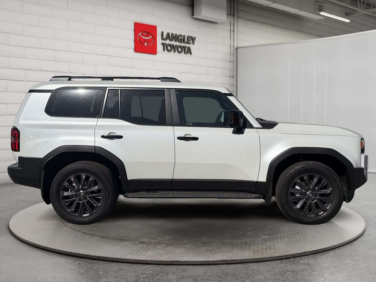 2027 Toyota Land Cruiser PREMIUM 4WD; HYBRID, LEATHER, HUD, JBL, SUNROOF, H — photo 1