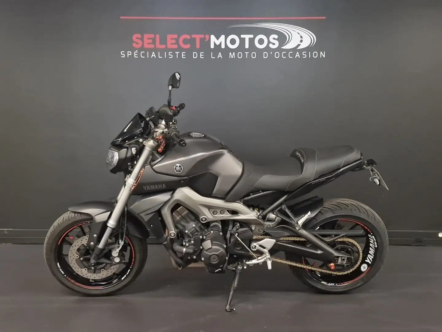 Yamaha MT-09 Grijs - 2