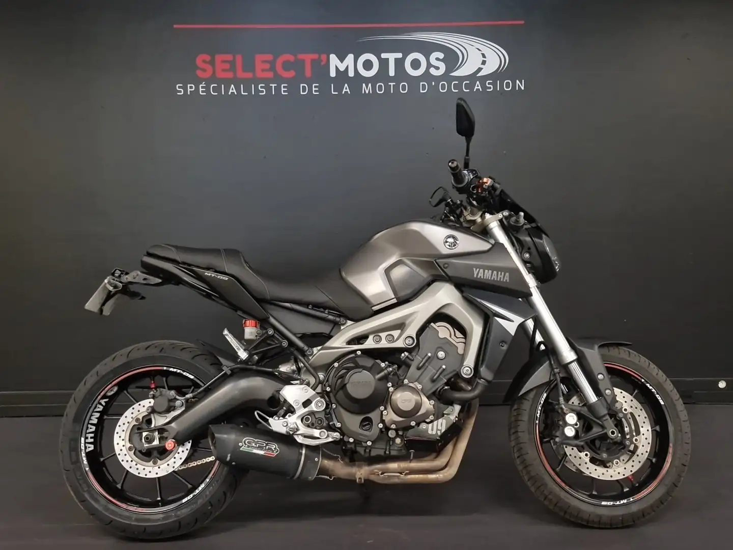 Yamaha MT-09 Grijs - 1