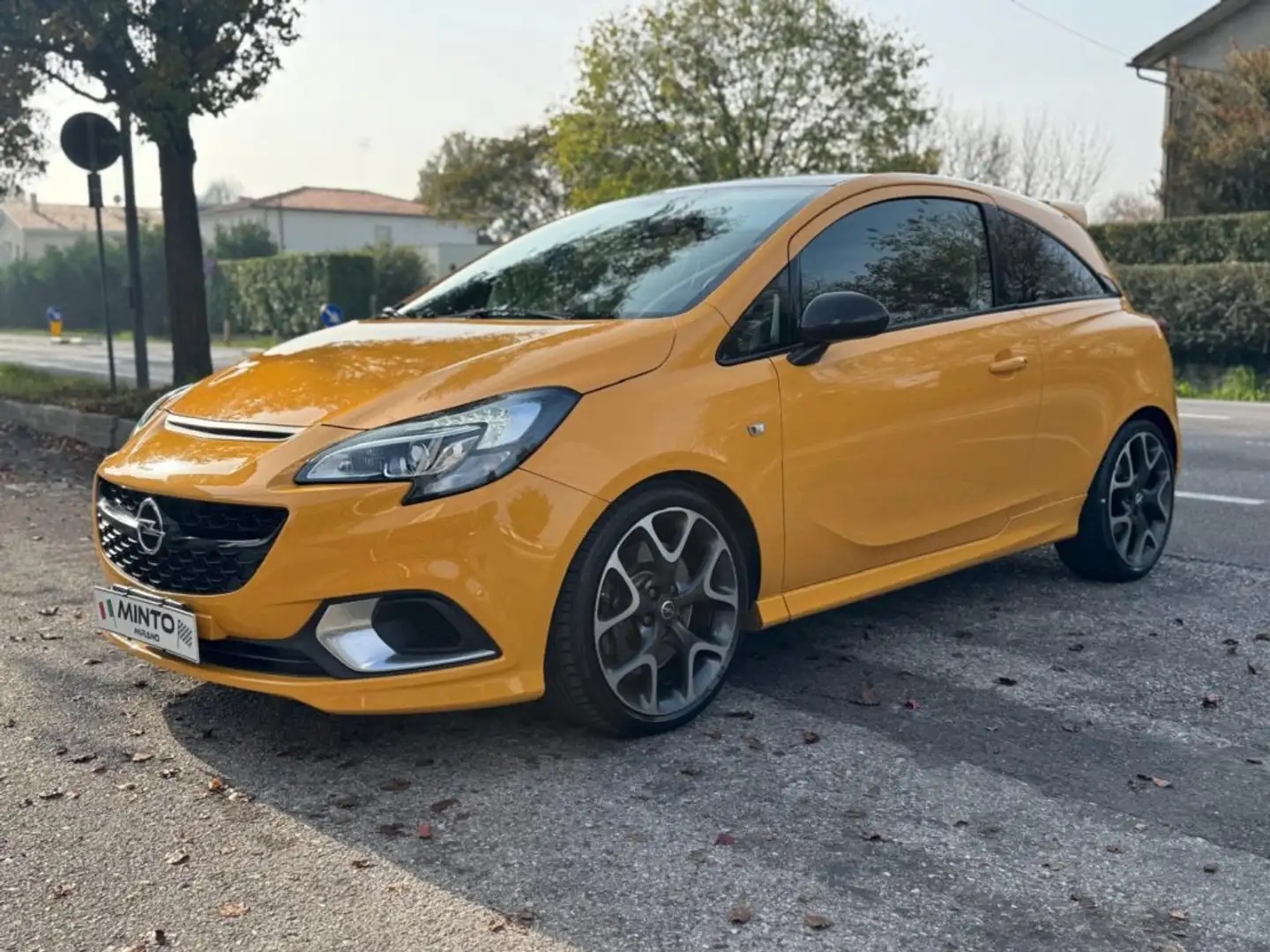 Opel Corsa 1.6 Turbo Coupé OPC Giallo - 1