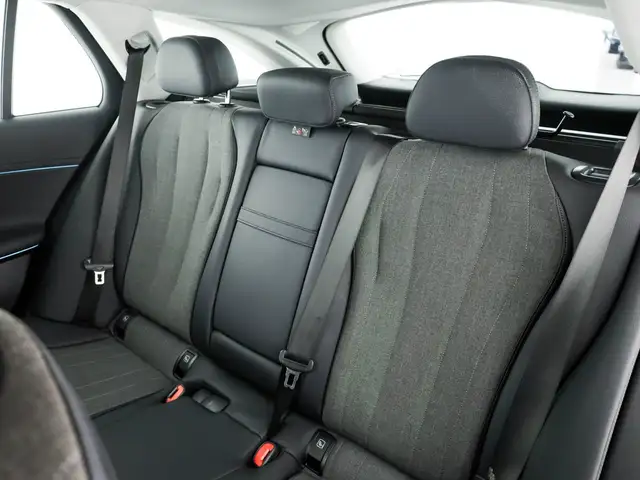 Mercedes-Benz E-Class view 14