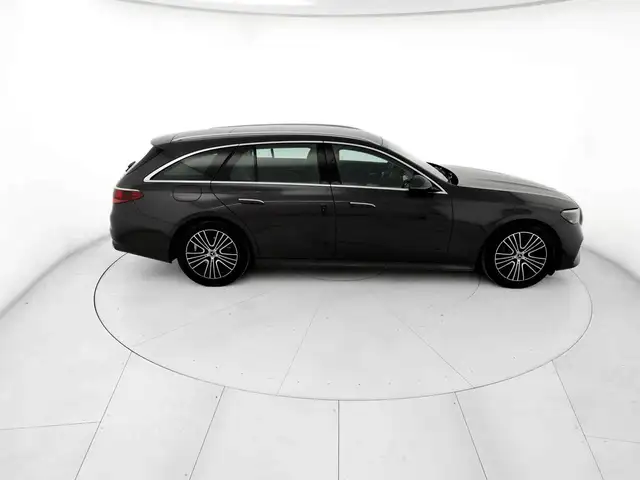 Mercedes-Benz E-Class view 5
