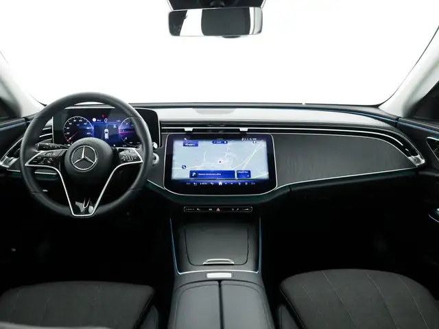 Mercedes-Benz E-Class view 9