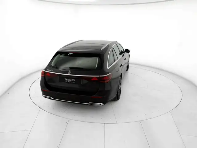 Mercedes-Benz E-Class view 6