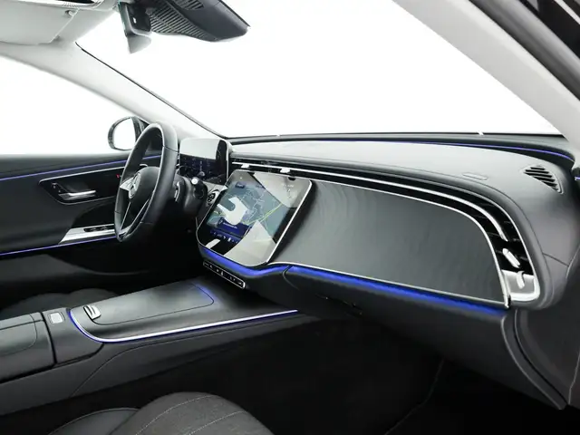 Mercedes-Benz E-Class view 10