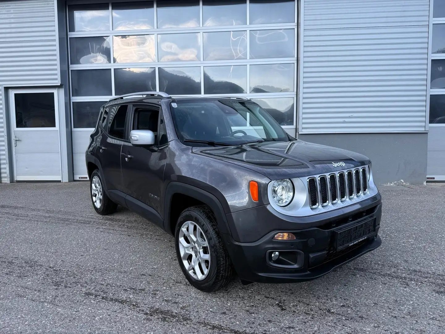 Jeep Renegade Limited 4x4 Grau - 2