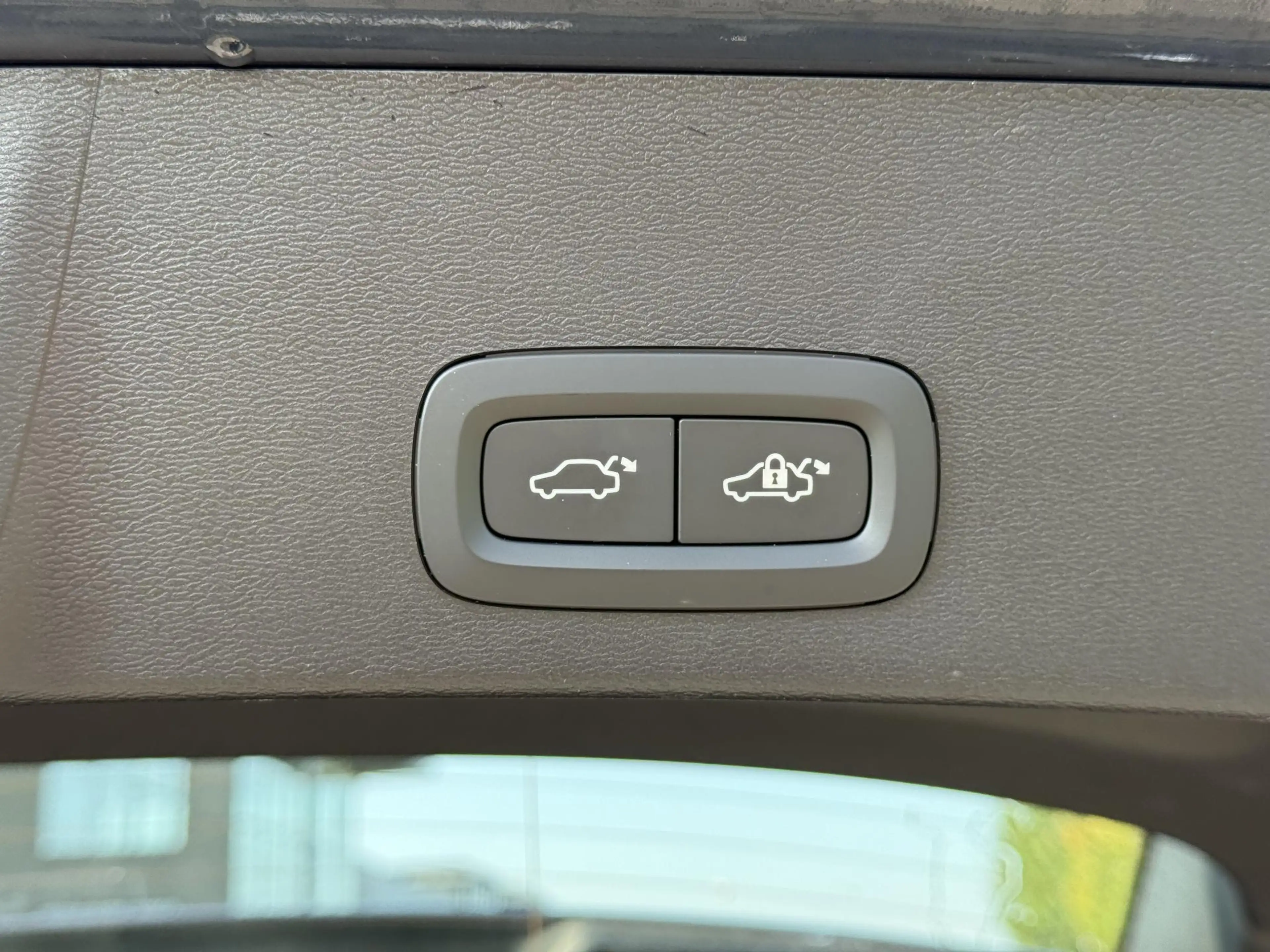 Volvo EX40 Single Motor Extended Range Plus 82 kWh — photo 9