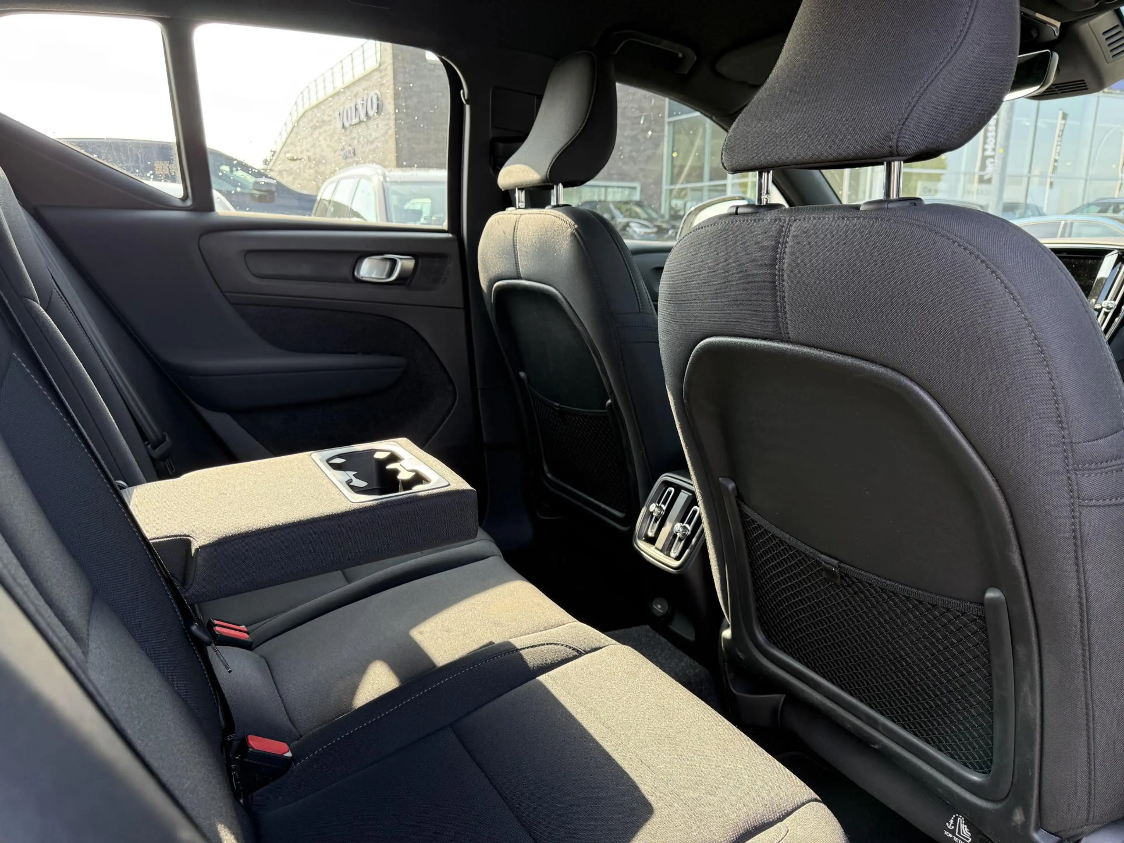Volvo EX40 Single Motor Extended Range Plus 82 kWh — photo 10