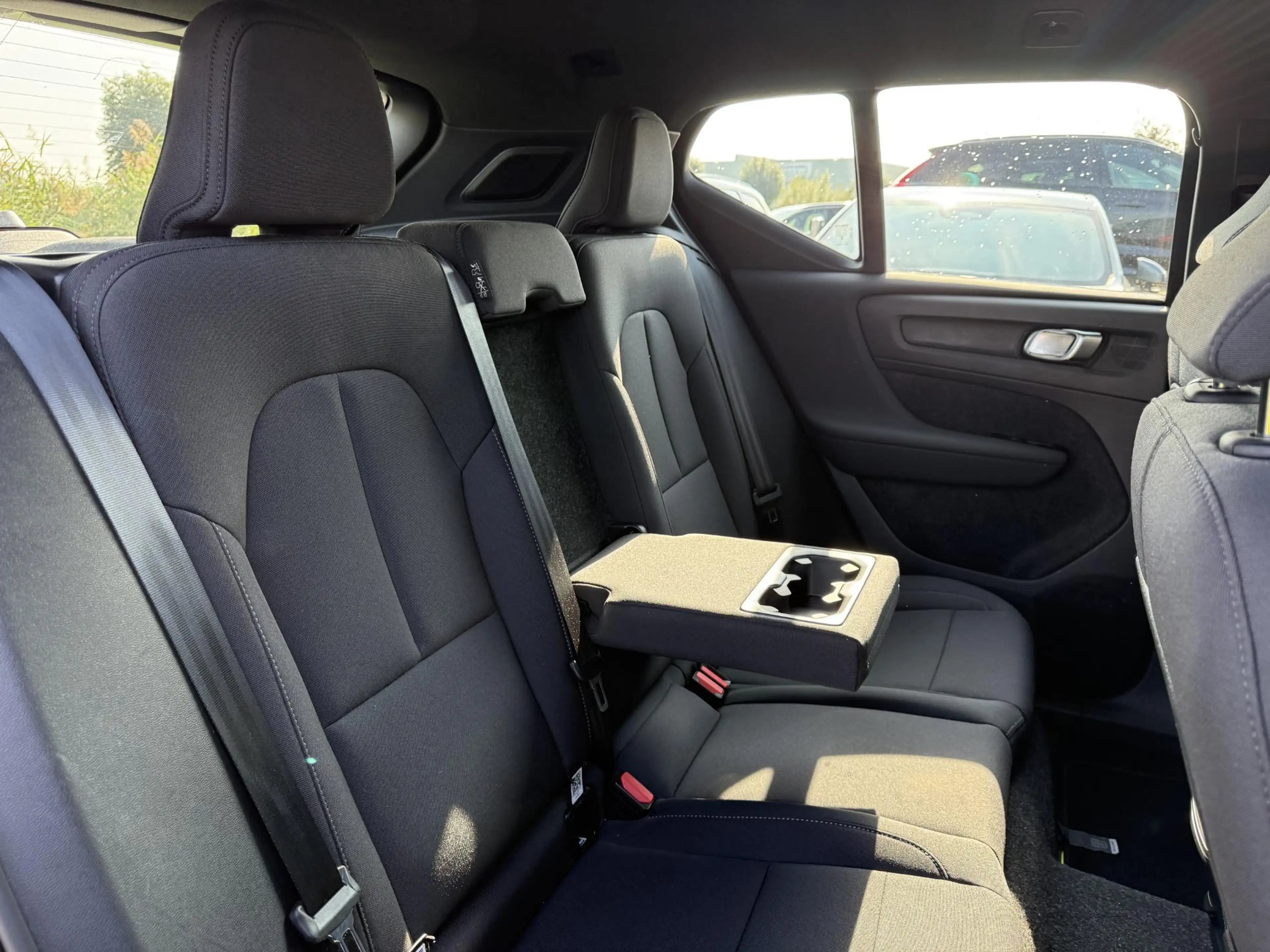 Volvo EX40 Single Motor Extended Range Plus 82 kWh — photo 11
