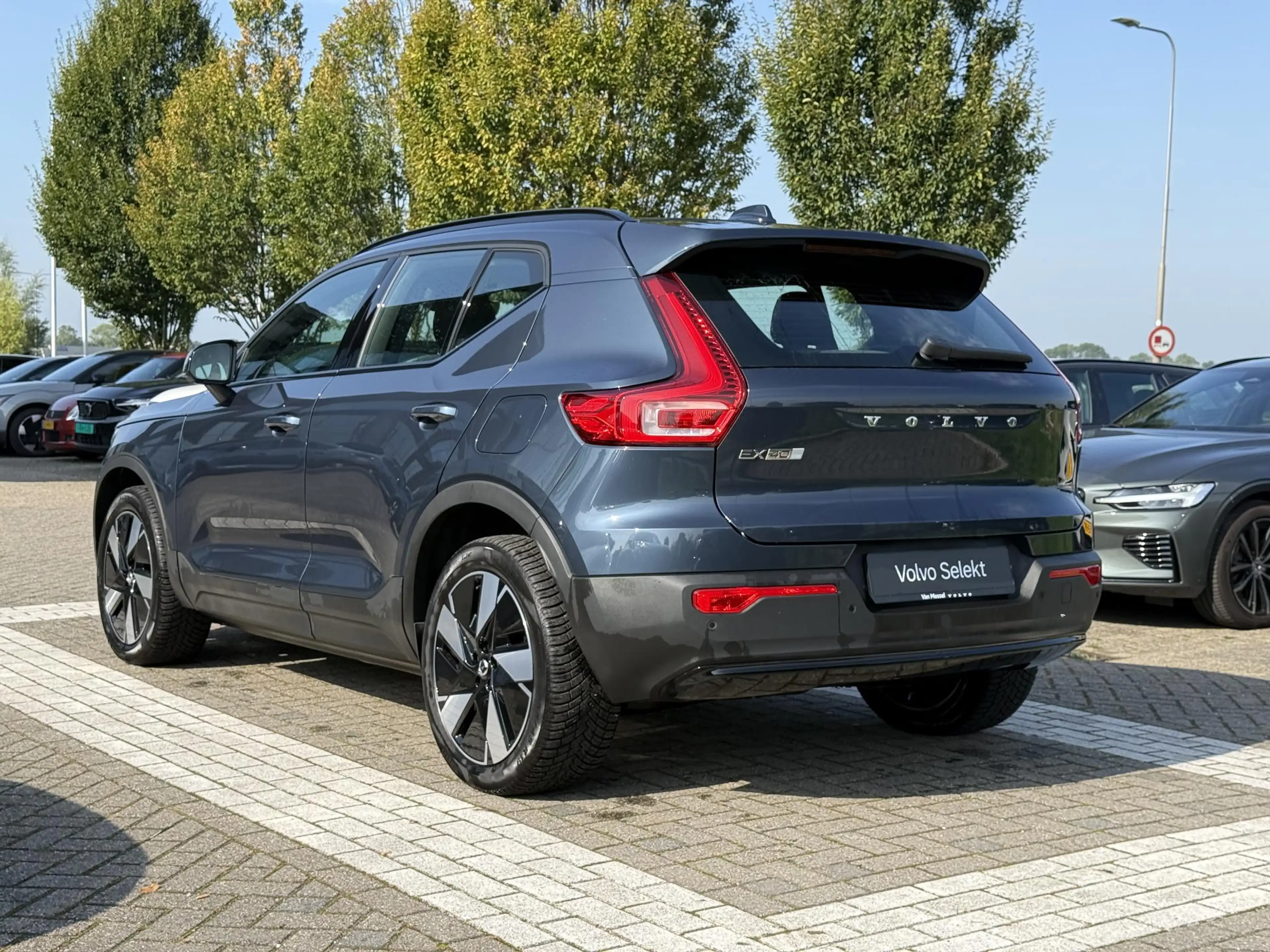 Volvo EX40 Single Motor Extended Range Plus 82 kWh — photo 4