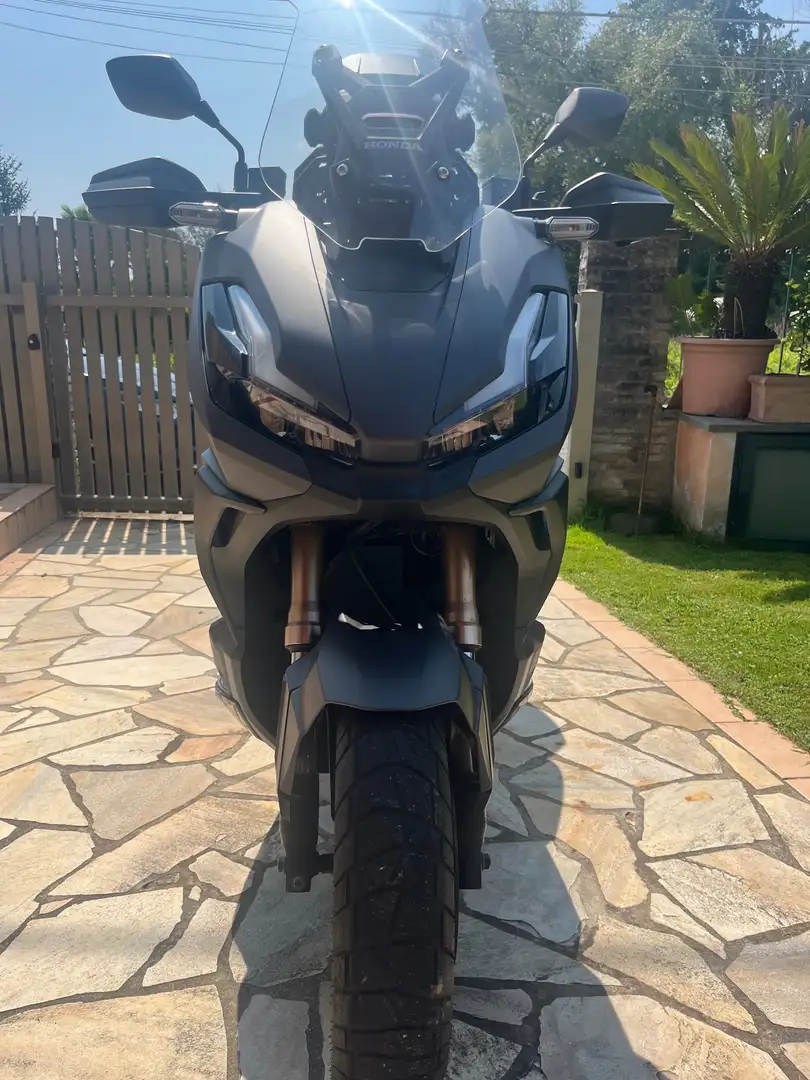 Honda ADV 350 Negro - 1