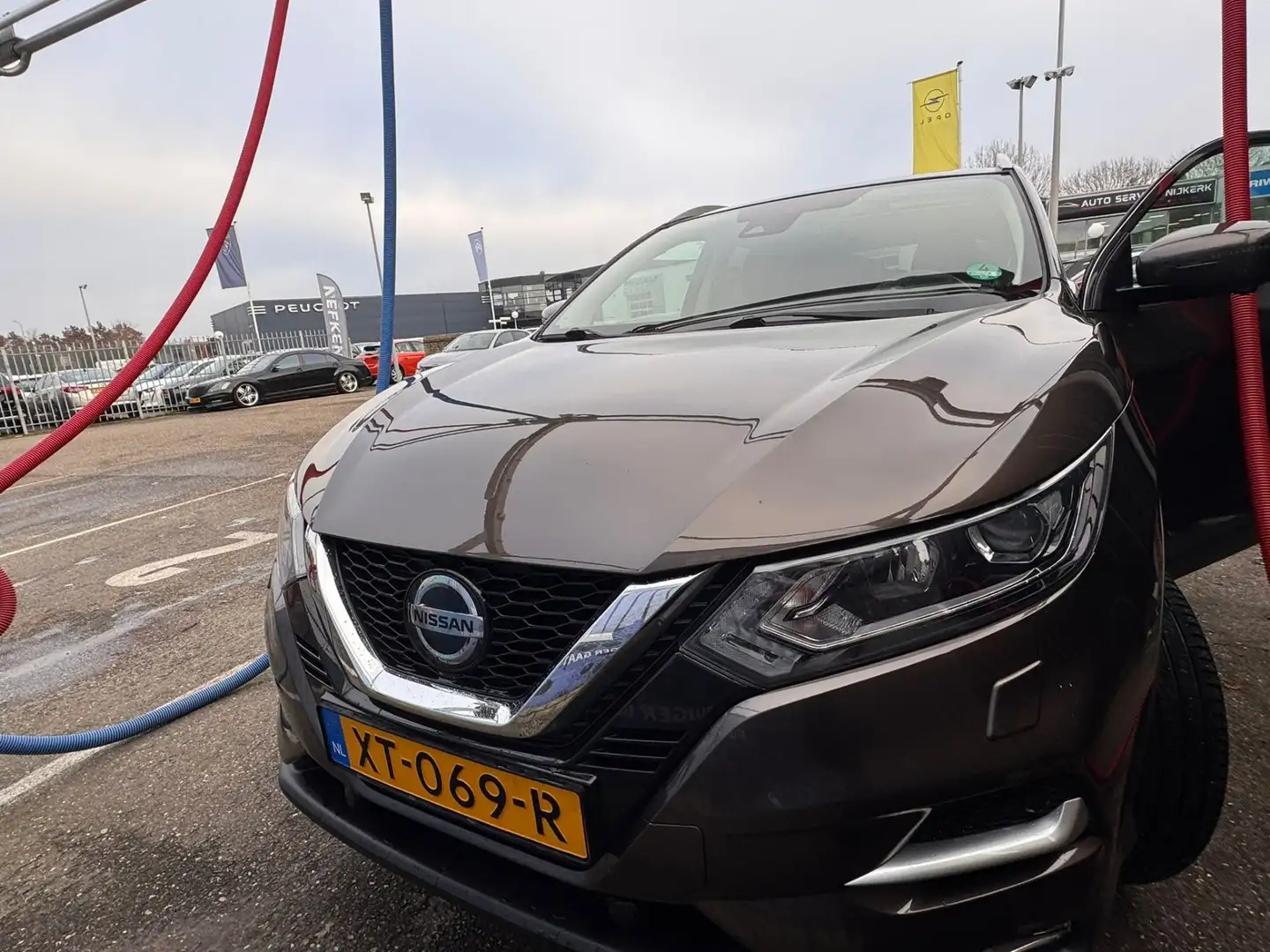 Nissan Qashqai 1.2 Tekna panoramische dak en keyless entree Bruin - 2