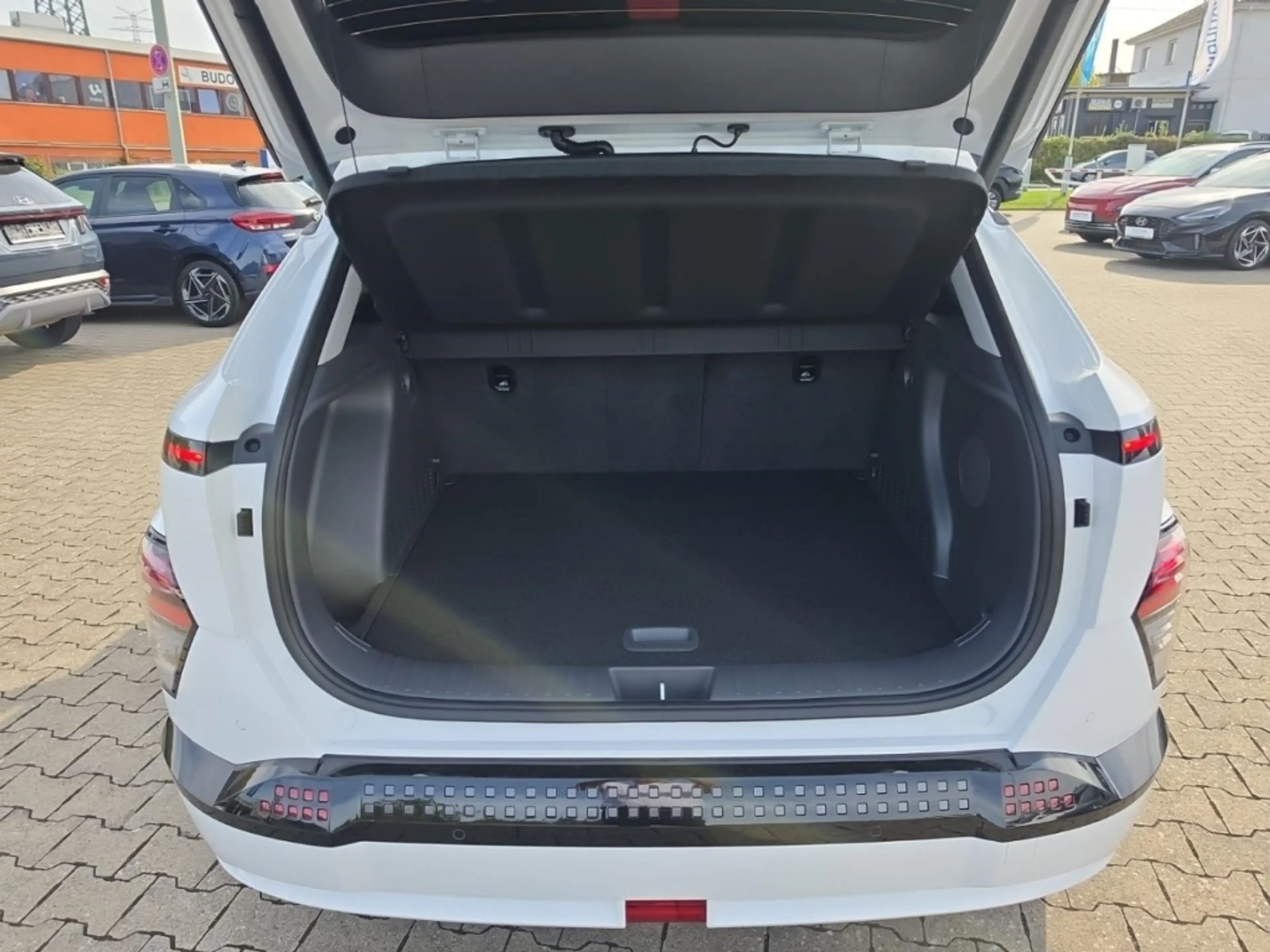 Hyundai KONA Prime Elektro 2WD 64 StandHZG Navi Digitales Cockp — photo 11