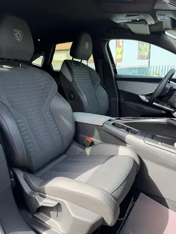 Peugeot 3008 view 5