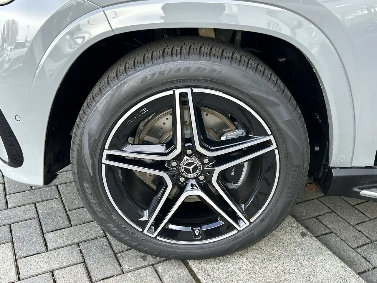 Mercedes-Benz GLS снимка Mercedes-Benz GLS
