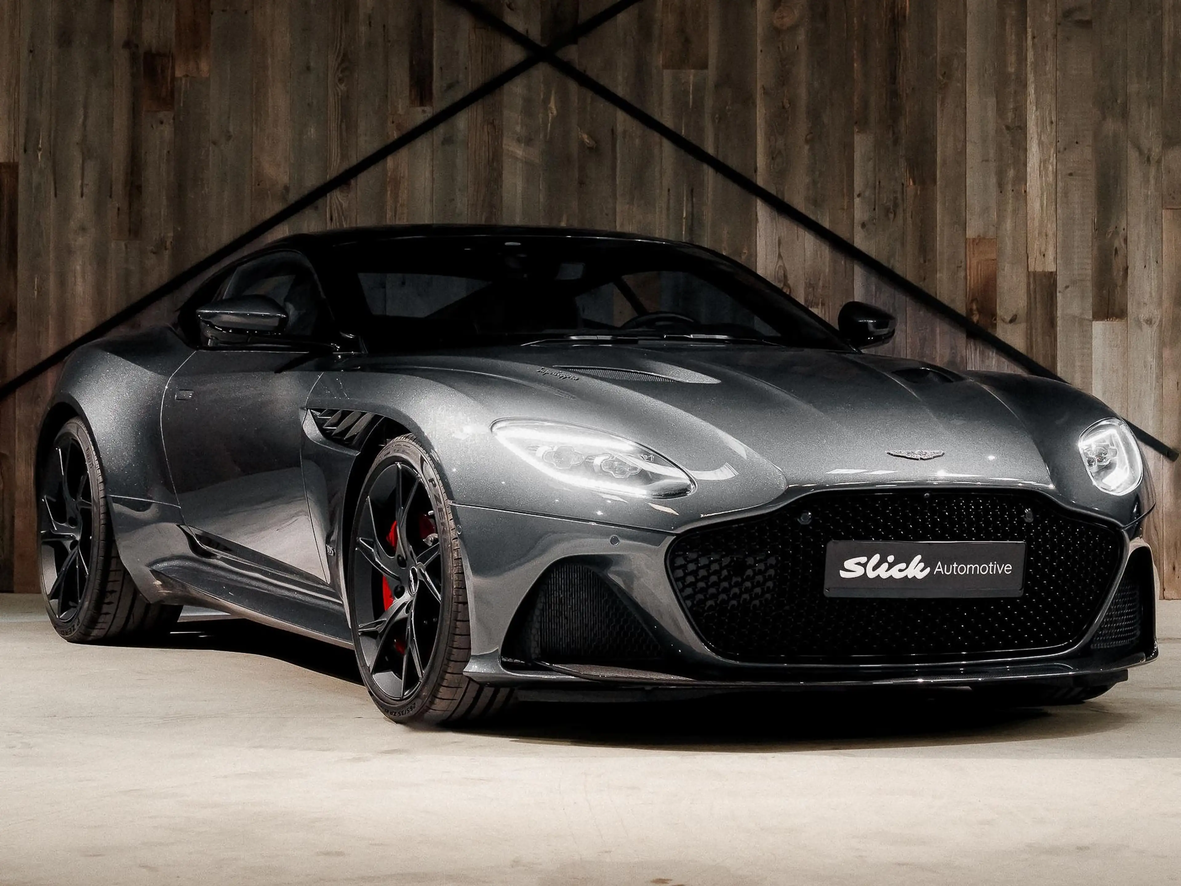 Aston Martin DBS Superleggera — photo 6