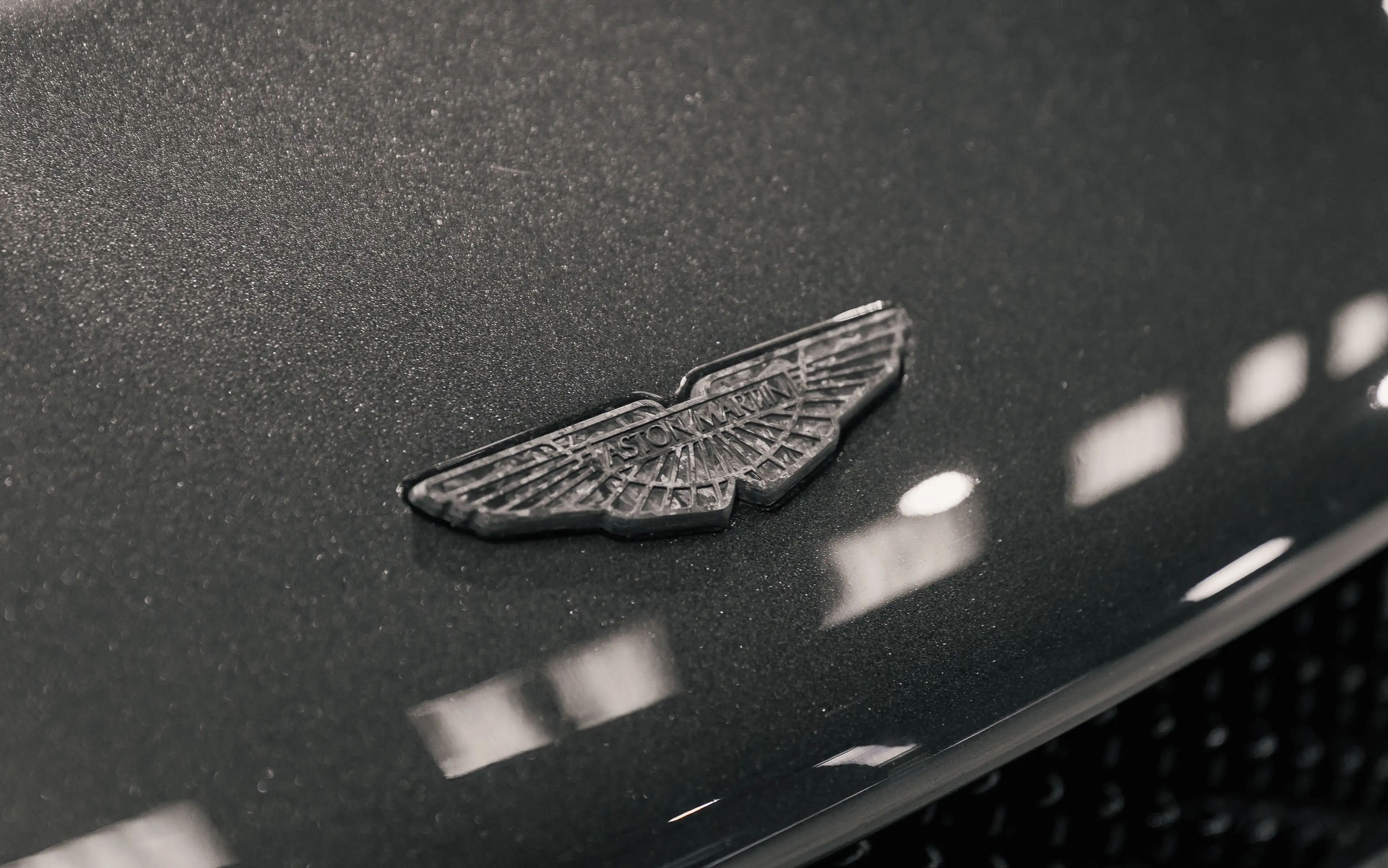 Aston Martin DBS Superleggera — photo 10