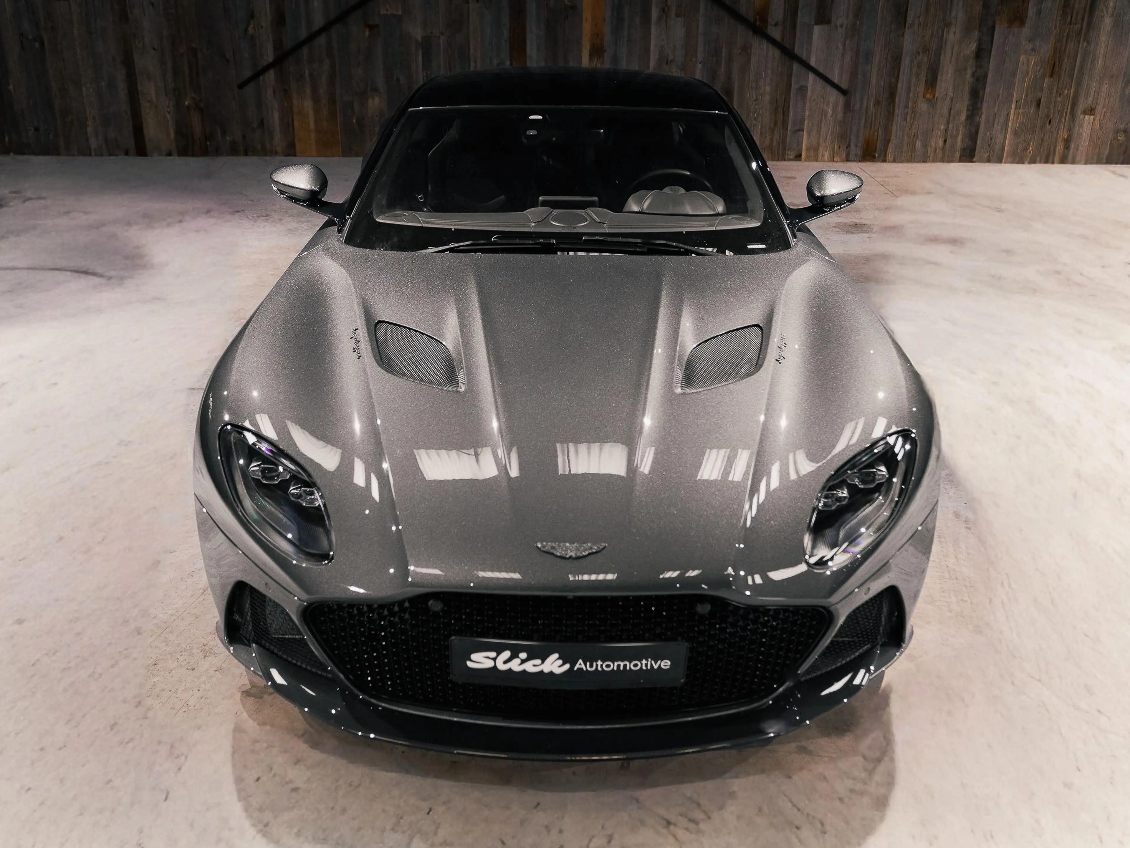 Aston Martin DBS Superleggera — photo 8