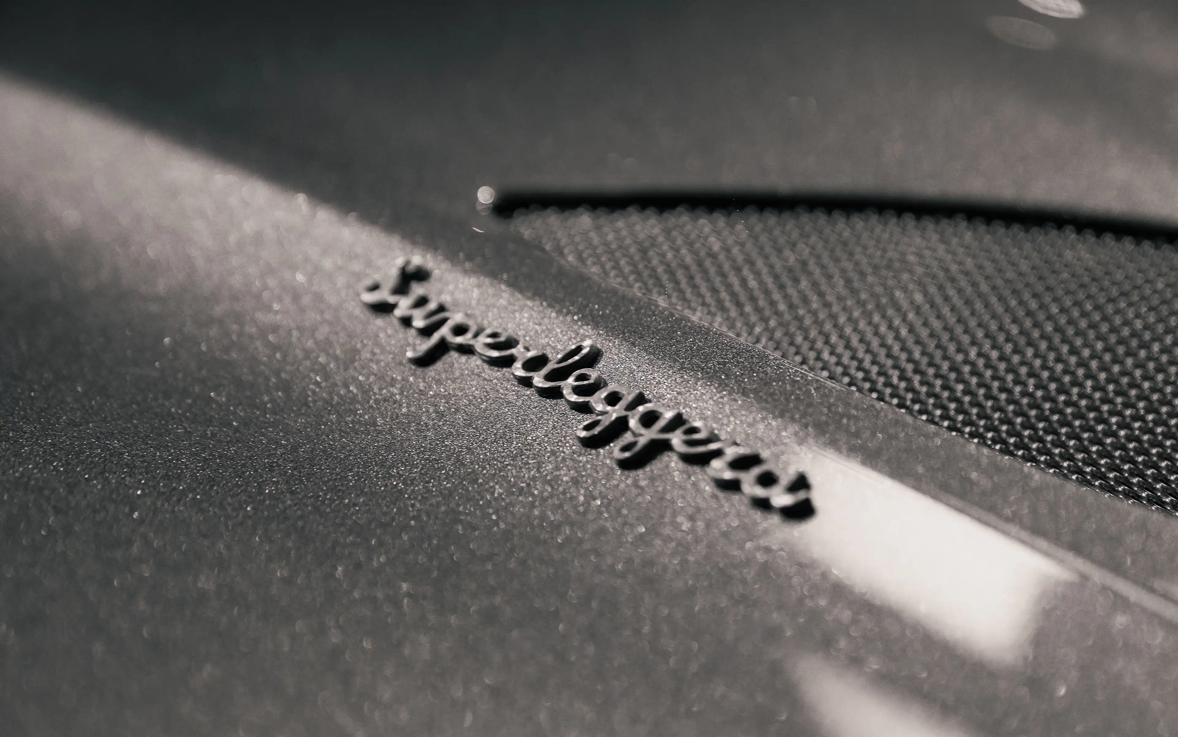 Aston Martin DBS Superleggera — photo 11