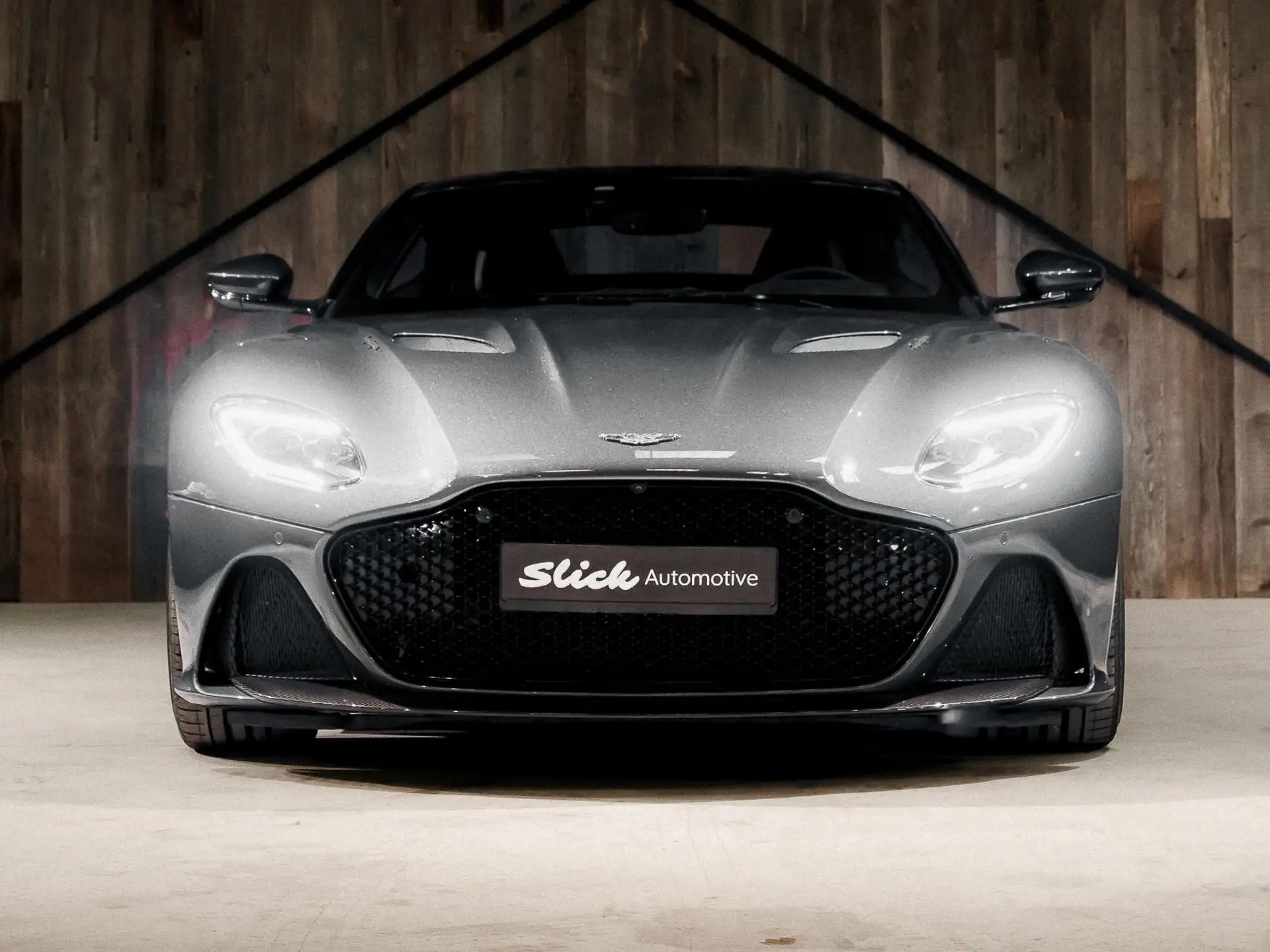 애스턴마틴 DBS Coupe 2019 회색 사진 7