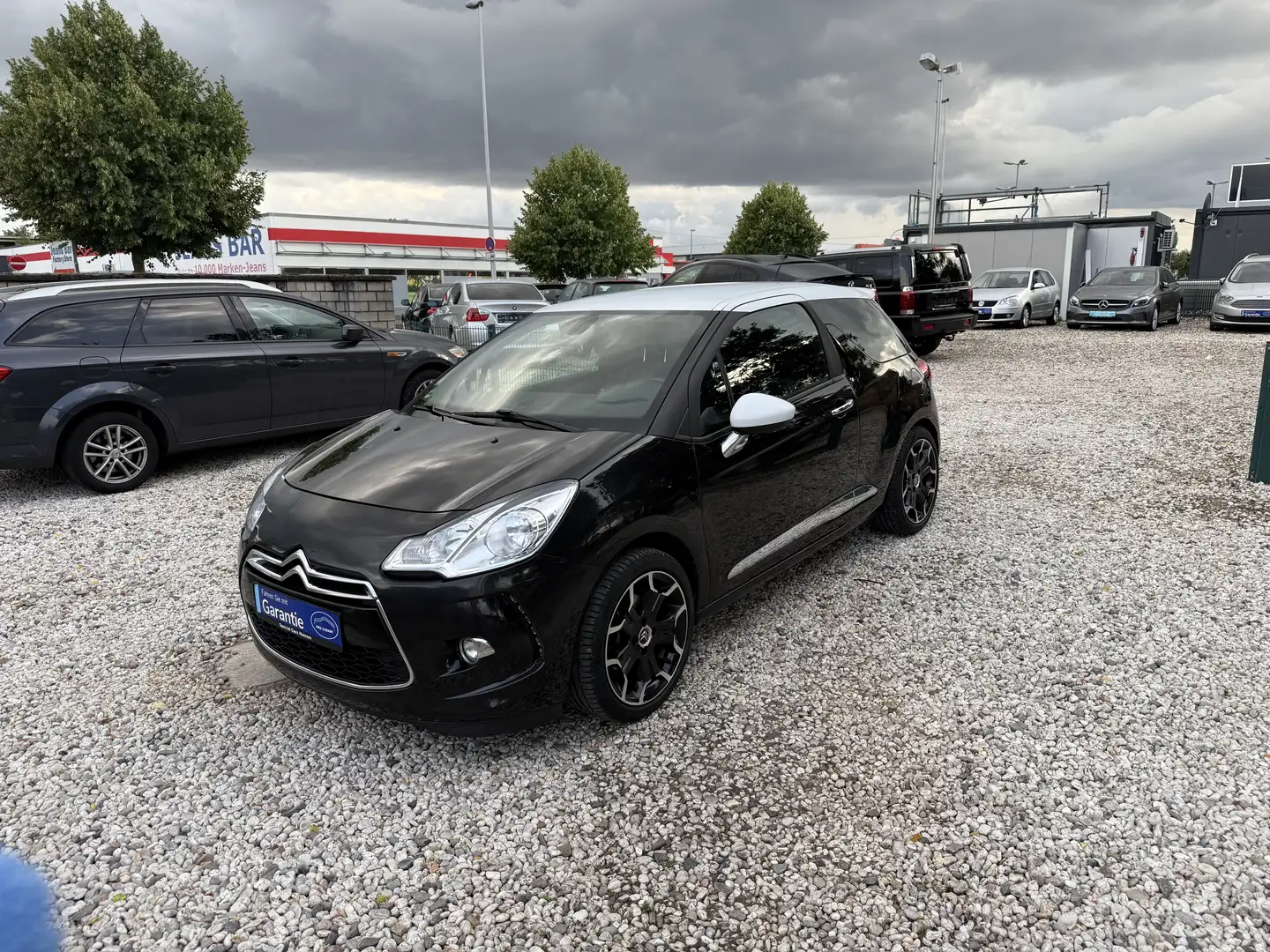 Citroen DS3 SportChic AUS 2 HAND 12 MONATE GARANTIE Schwarz - 1