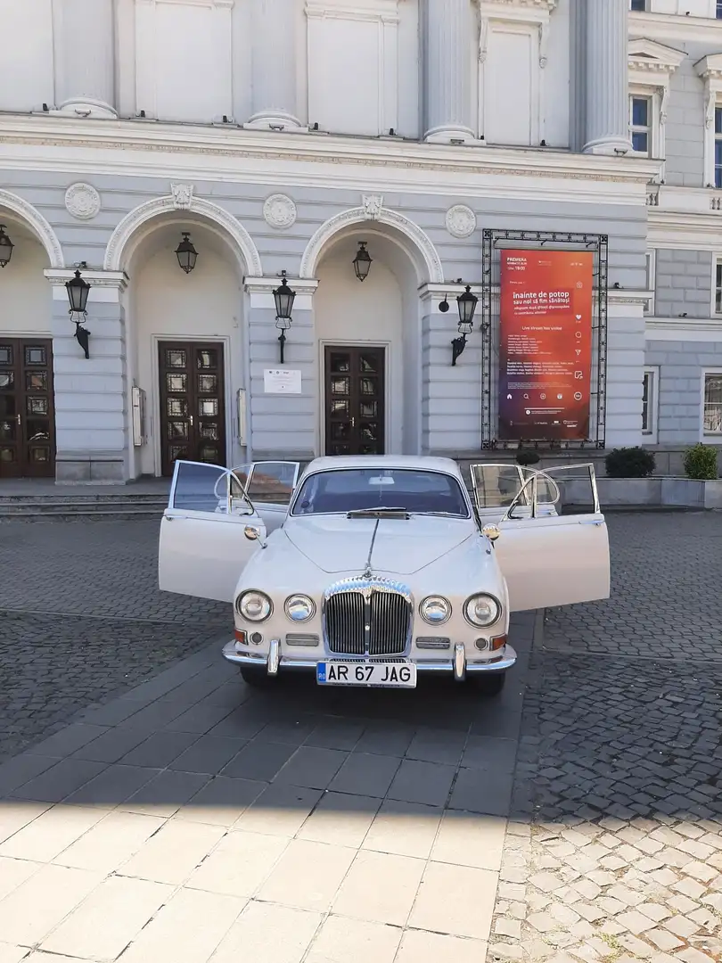 Jaguar Daimler Souvereign Beige - 1