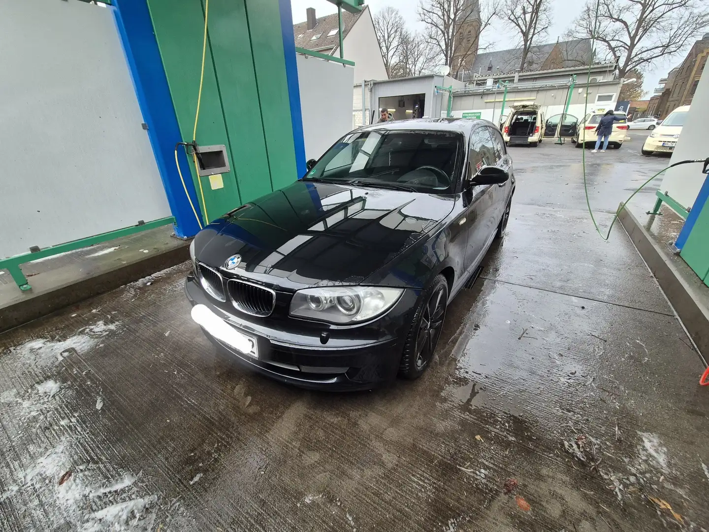 BMW 120 120i Automatik - Xenon - Panoramadach Schwarz - 2