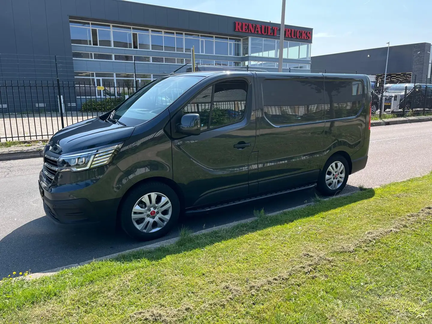 Renault Trafic Red 2.0 CDI, L1 H1, 150 PK, Euro 6, Airco, cruise, Noir - 2