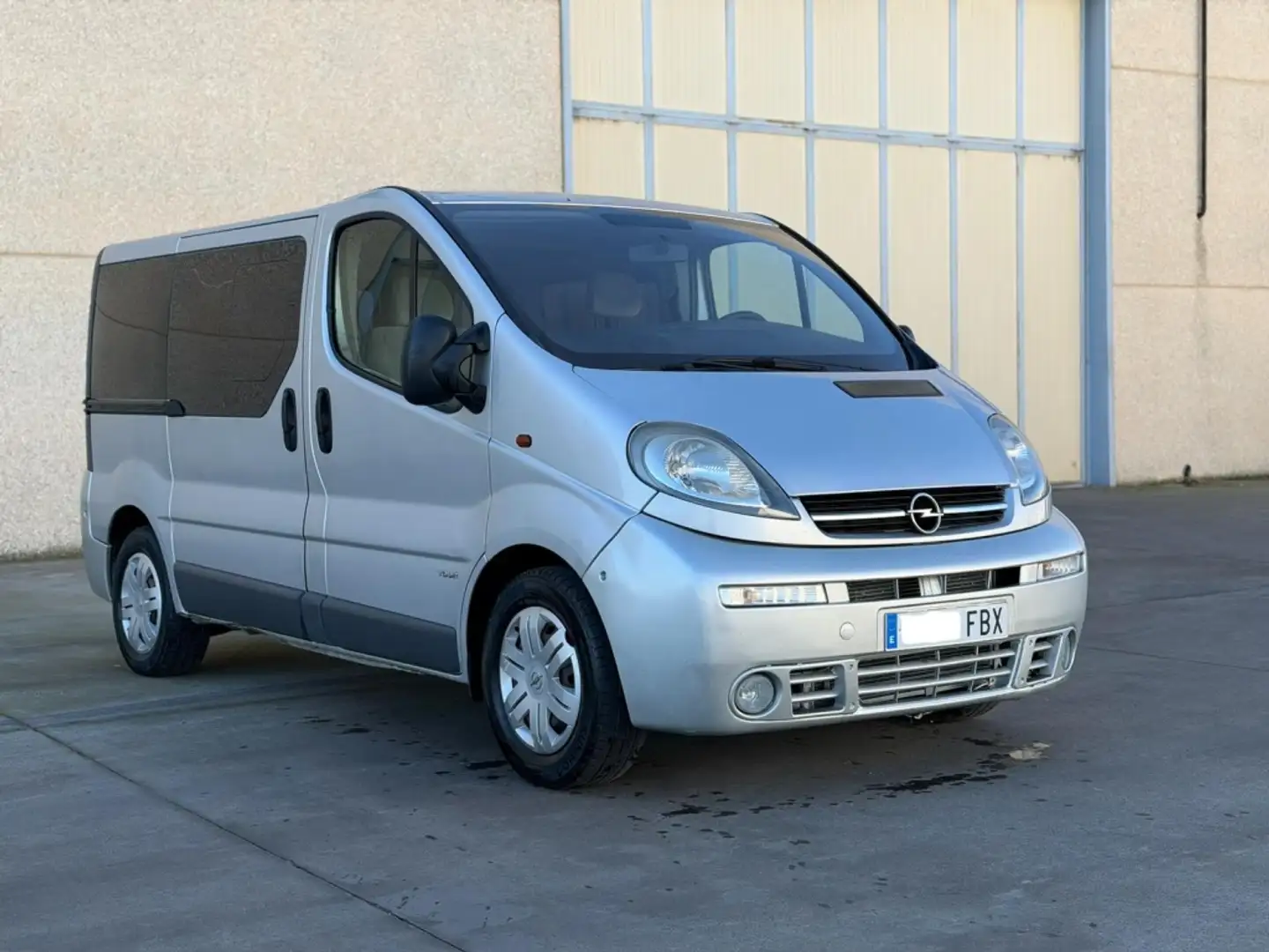Opel Vivaro Tour Cosmo 2.5CDTI 27 L1H1 - 2