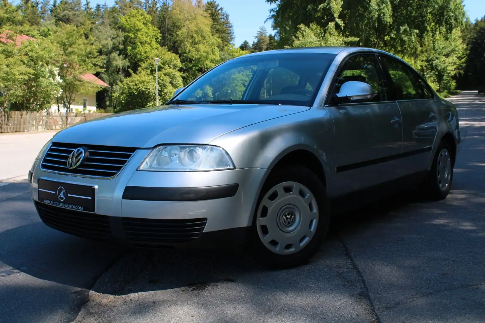 Volkswagen Passat 2.0 Limousine 1.Hand KLIMAAUTO. MP3PLAYER Silber - 1