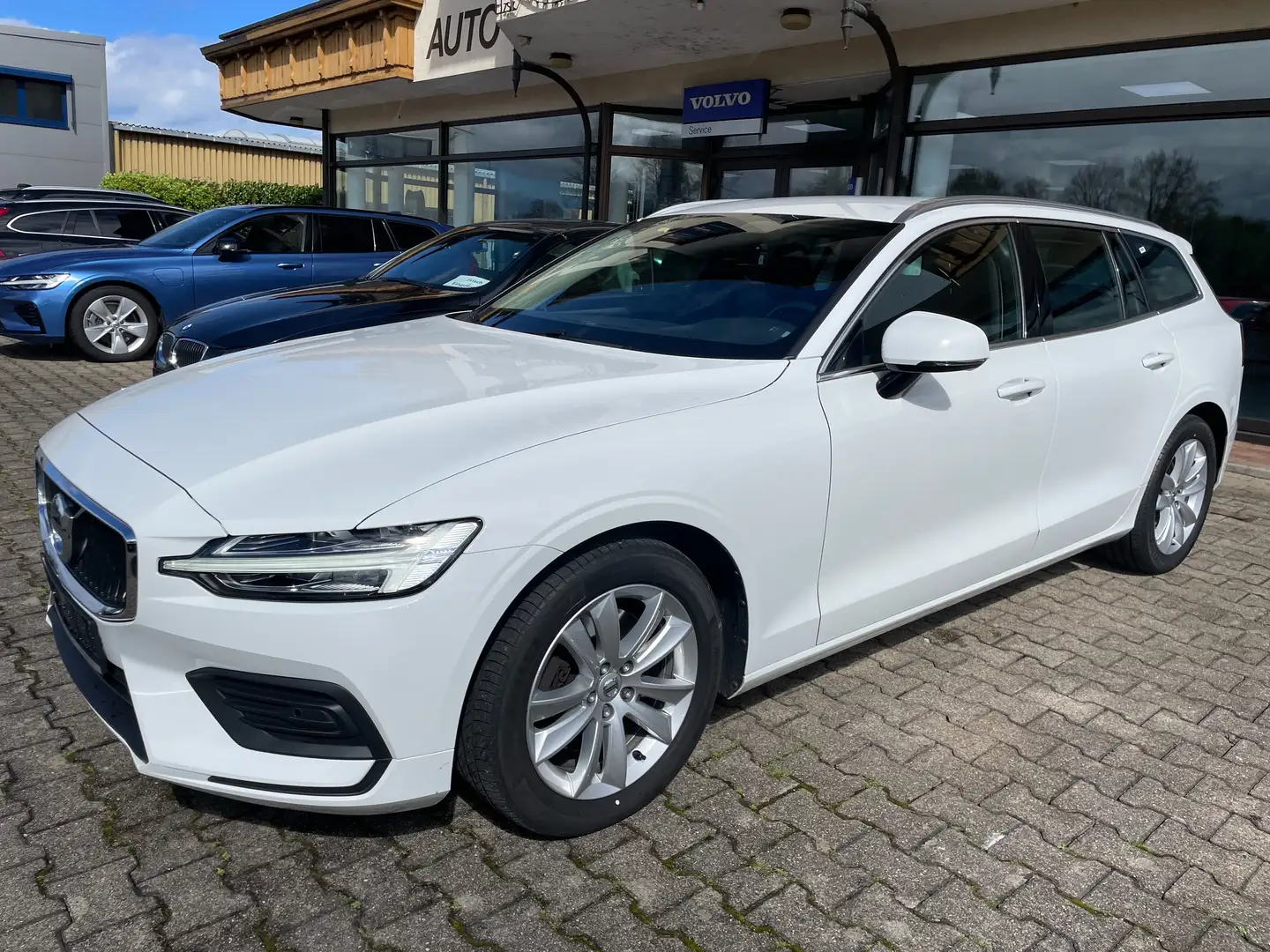 Volvo V60 Momentum Pro Geartronic Wit - 1