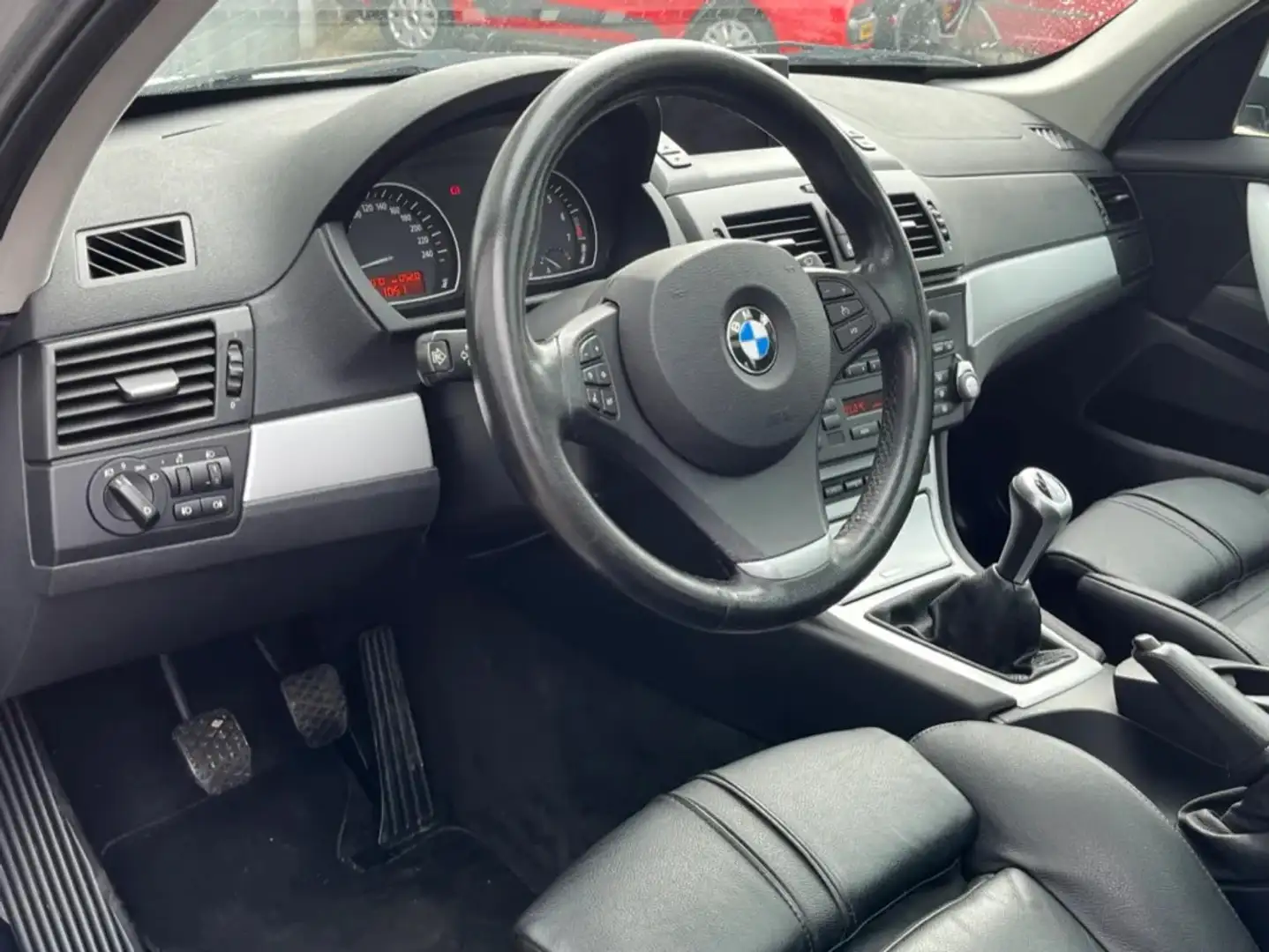 BMW X3 2.0i 150pk Leder Navi Pano Clima Cruise Grijs - 2