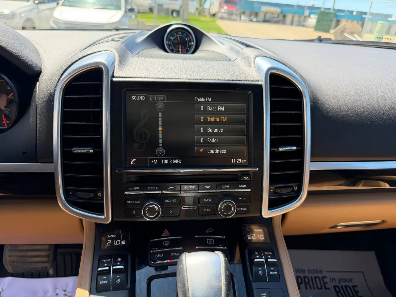 Porsche Cayenne снимка Porsche Cayenne