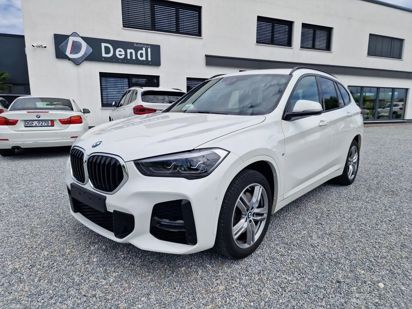 BMW X1 X1 sDrive20i Aut. M Sport *AHK*HUD*Memory Sitze* Weiß - 2