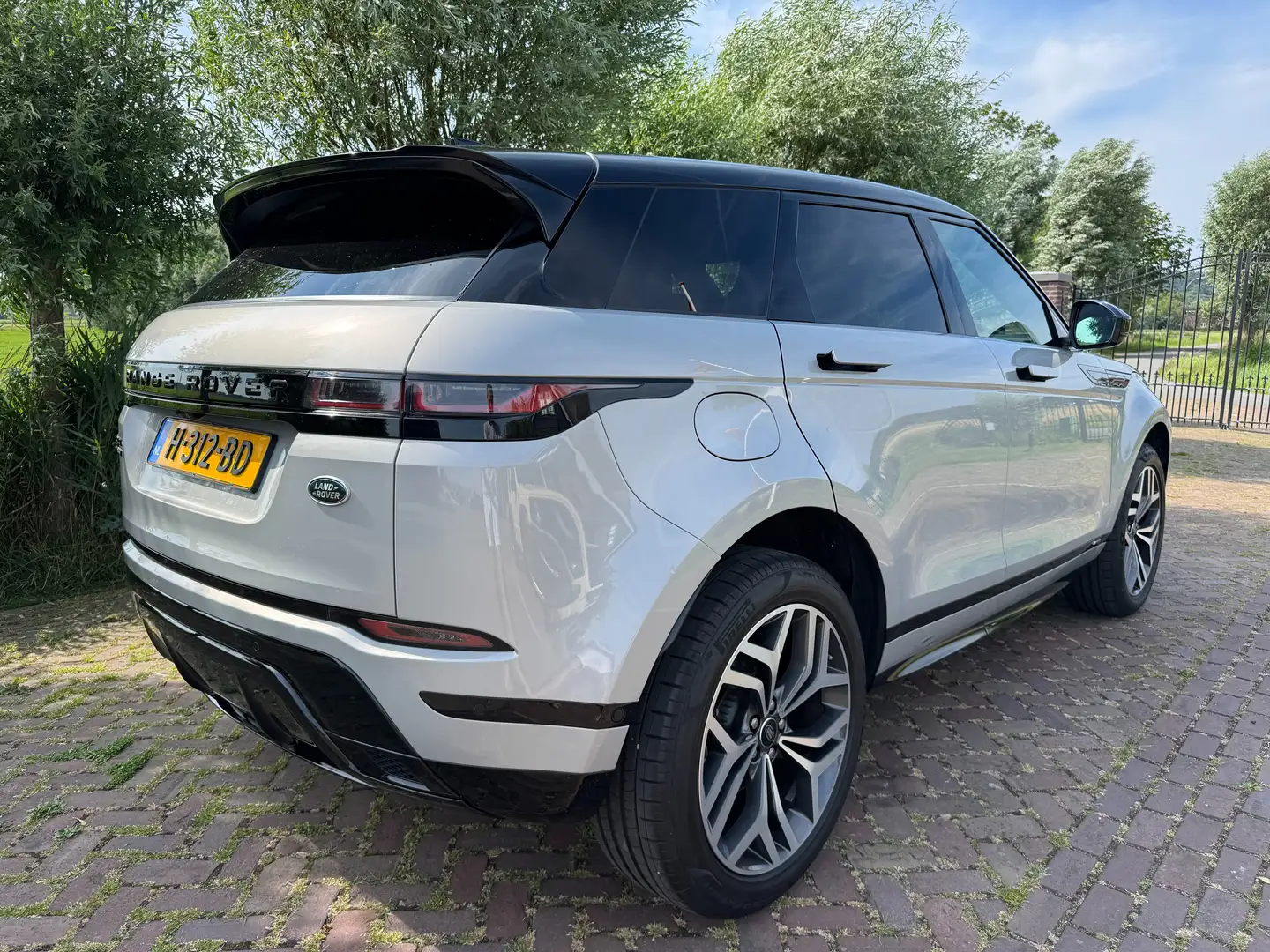 Land Rover Range Rover Evoque P200 AWD R-Dynamic SE Panodak 20" Black Pack Clear Grijs - 2