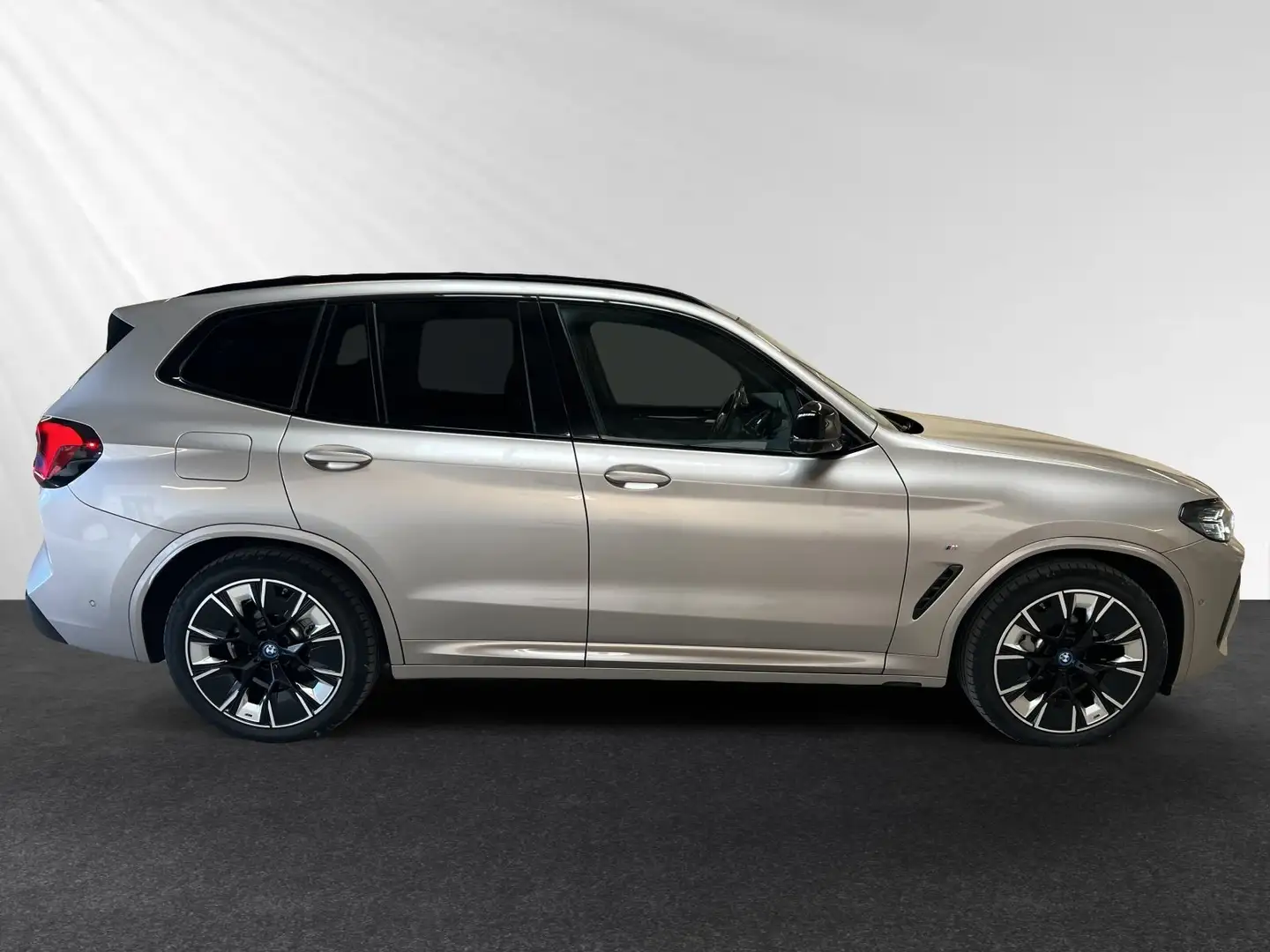 BMW iX3 1,89 % / GAP / 48 M|H/K|Pano|AHK Silber - 2
