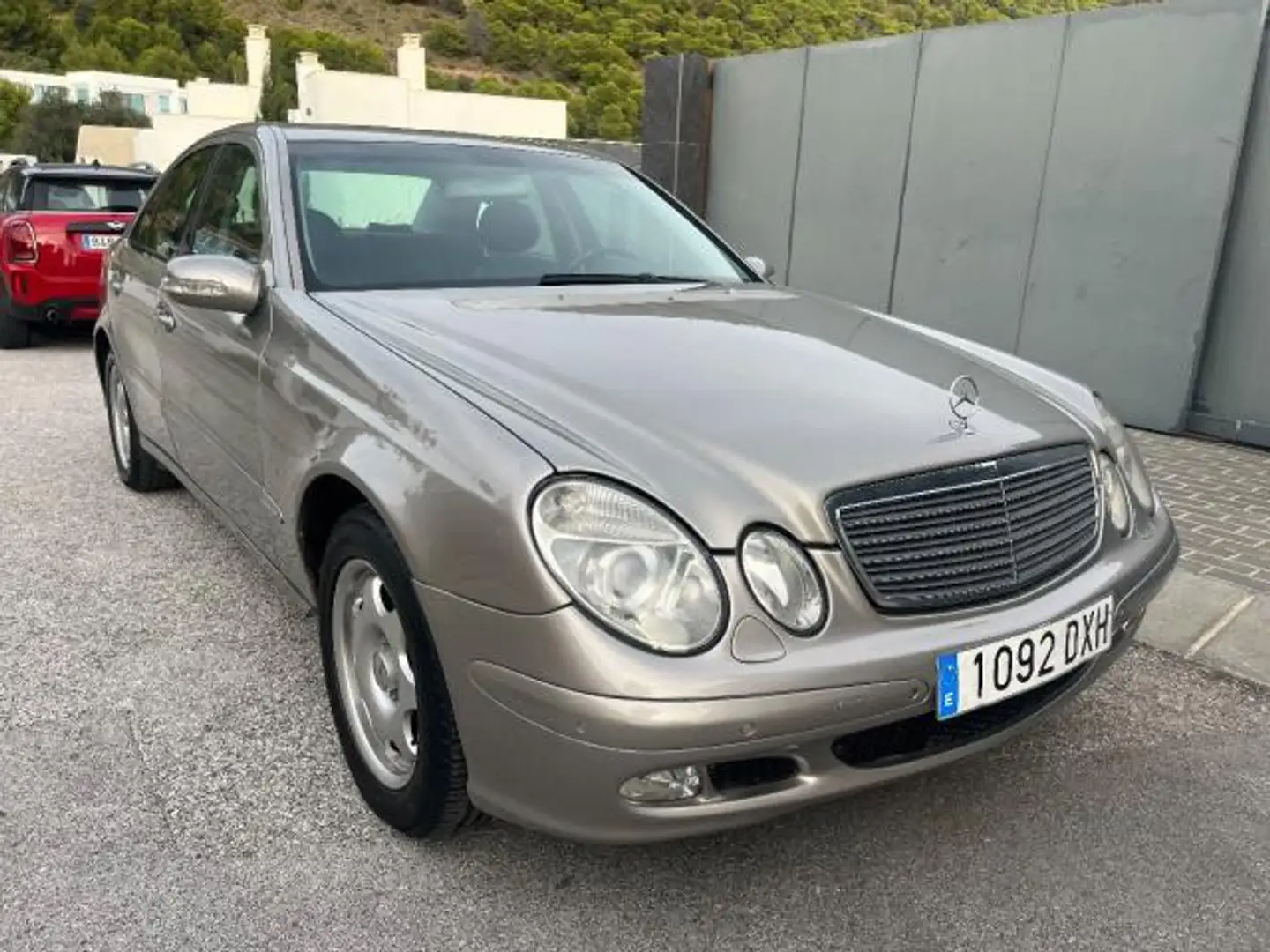 Mercedes-Benz E 270 CDI Classic Gris - 1